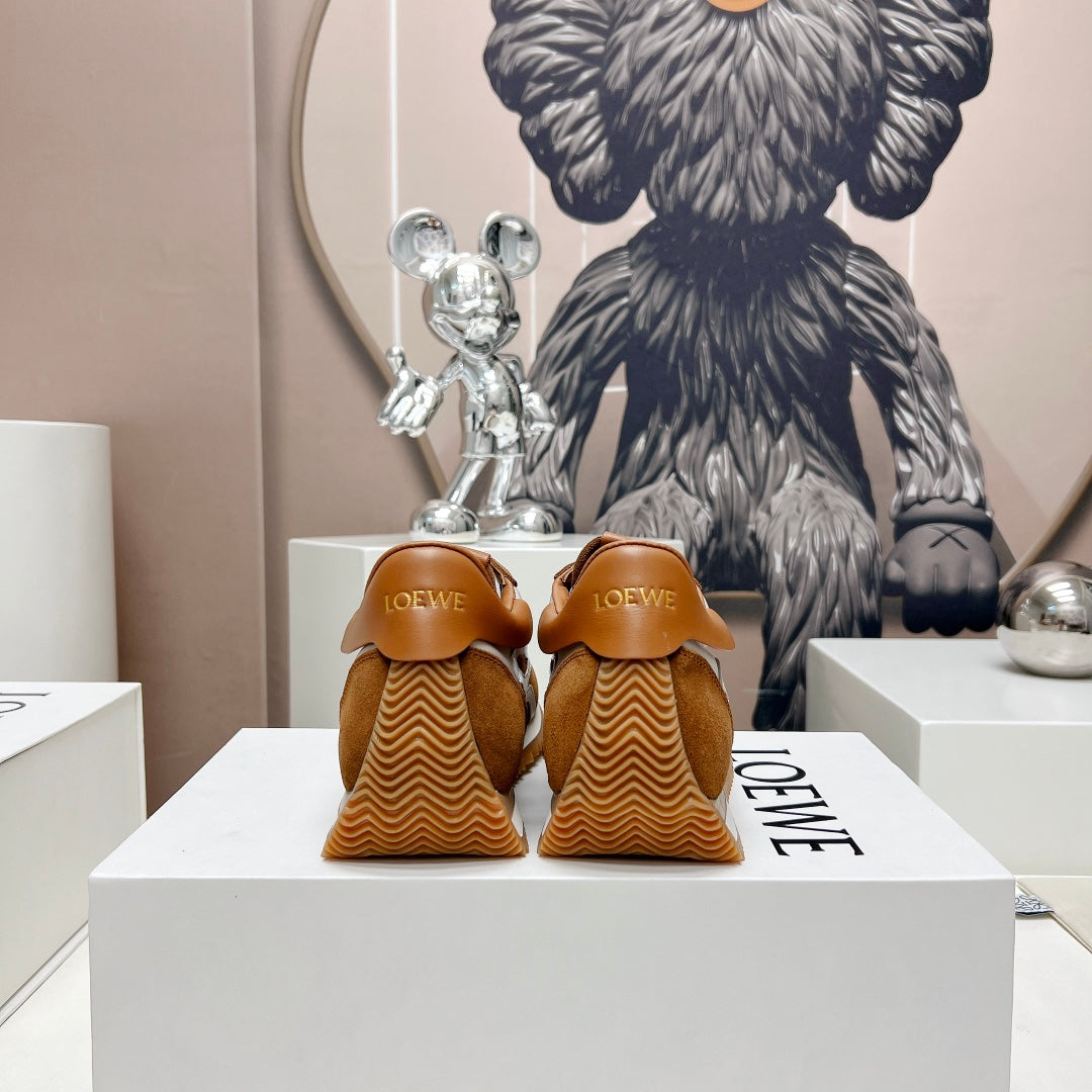 FLOW RUNNER SNEAKER IN BRONZE BROWN SUEDE AND PALE GRAY SHEEPSKIN