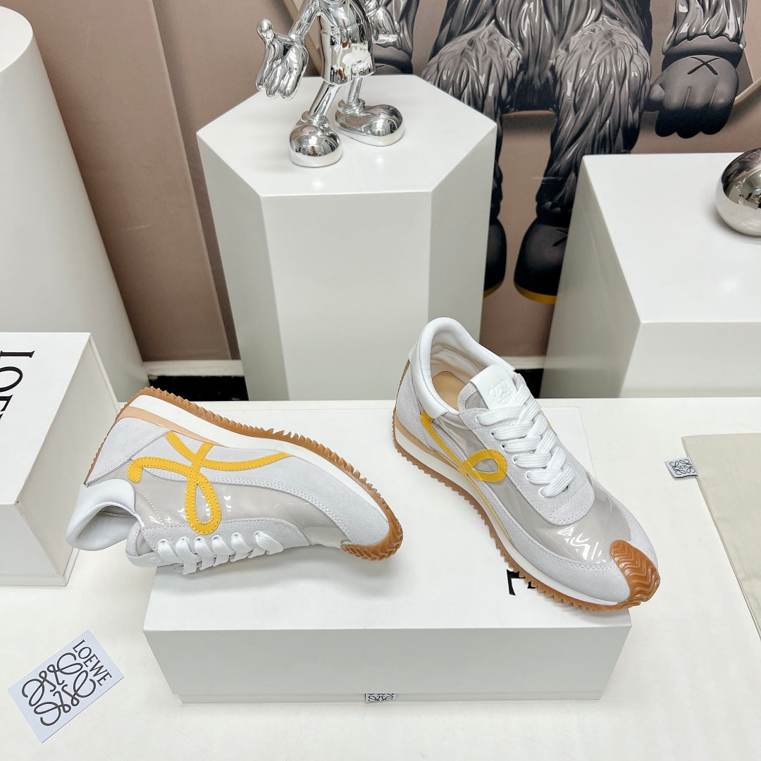 FLOW RUNNER SNEAKER IN PALE GRAY SUEDE AND SHEEPSKIN