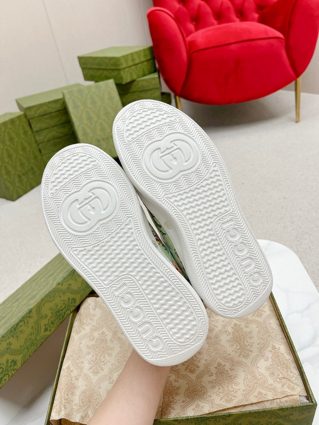 GG TRAINER SAGE CALFSKIN WITH FLOWERS PATTERN