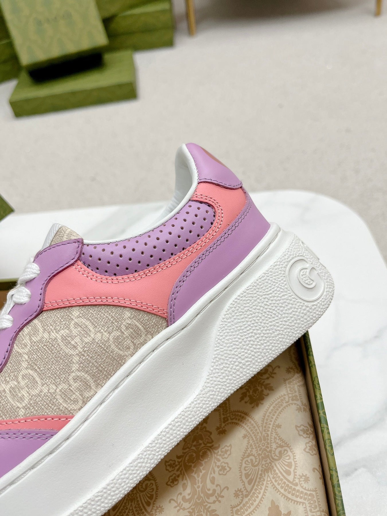 GG TRAINER LIGHT GRAY AND PURPLE CALFSKIN