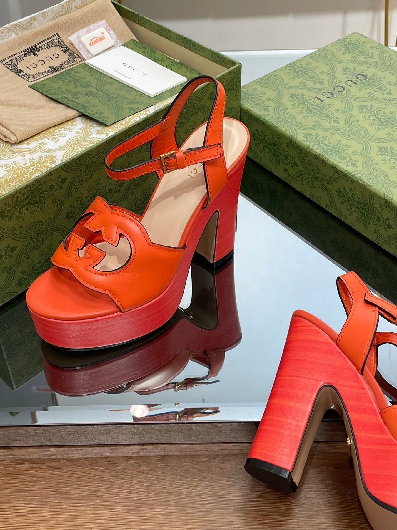 GG 120 INTERLOCKING G SANDAL ORANGE CALFSKIN