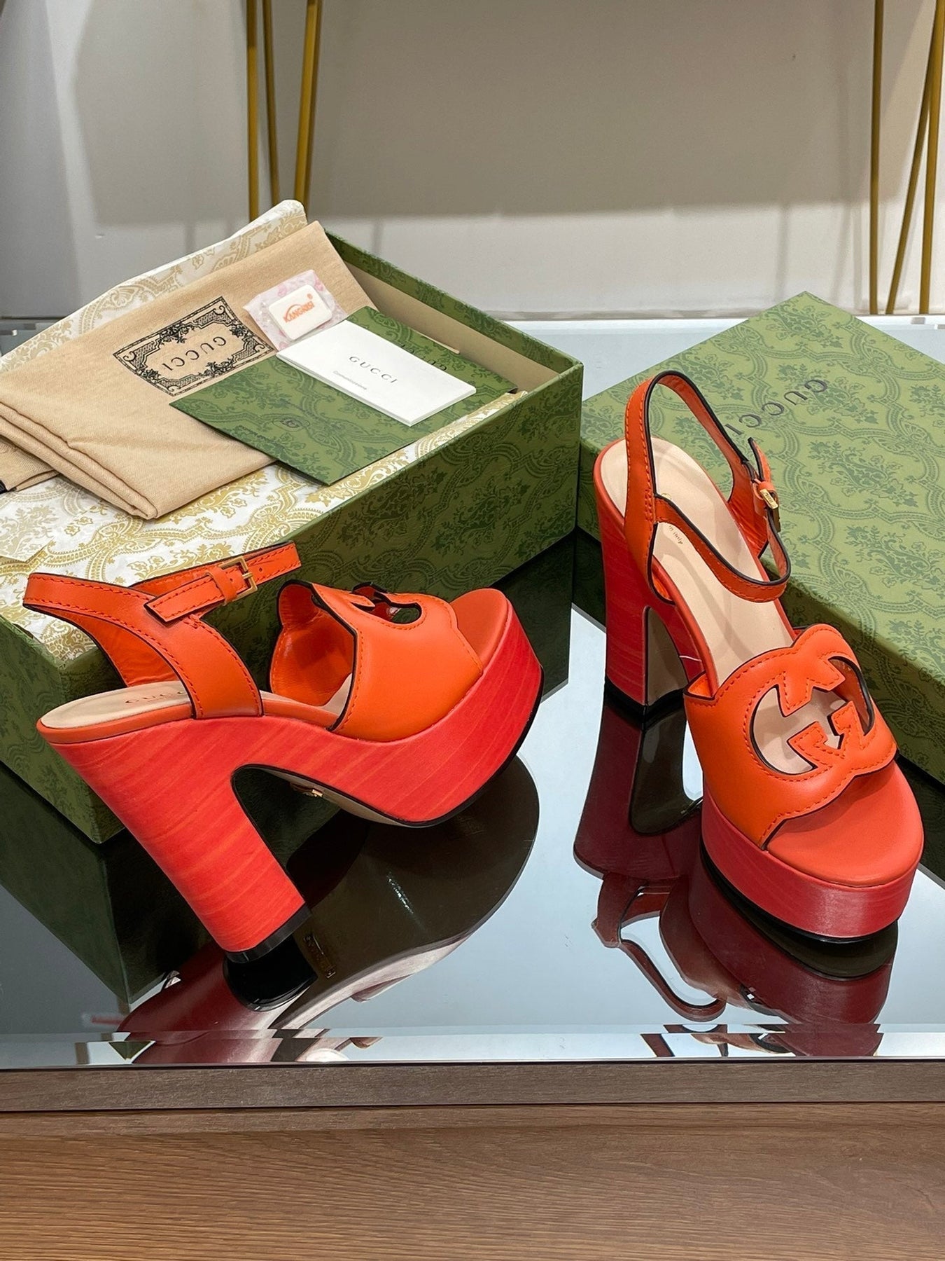 GG 120 INTERLOCKING G SANDAL ORANGE CALFSKIN