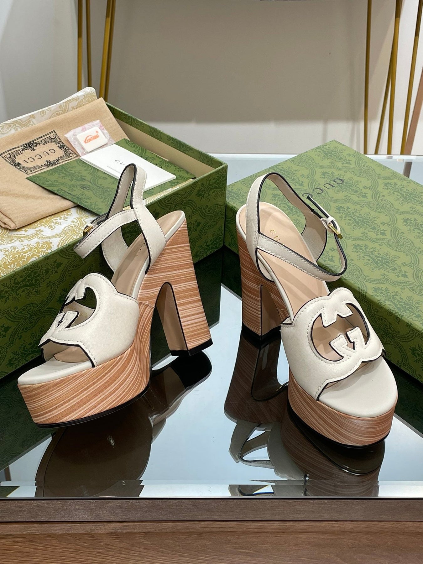 GG 120 INTERLOCKING G SANDAL WHITE CALFSKIN