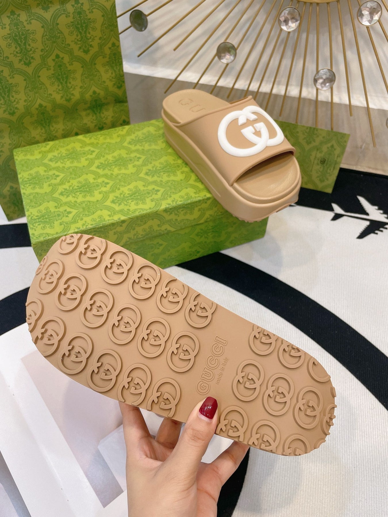 INTERLOCKING G SLIDE SANDAL IN TORTILLA BROWN IMPORTED TPU