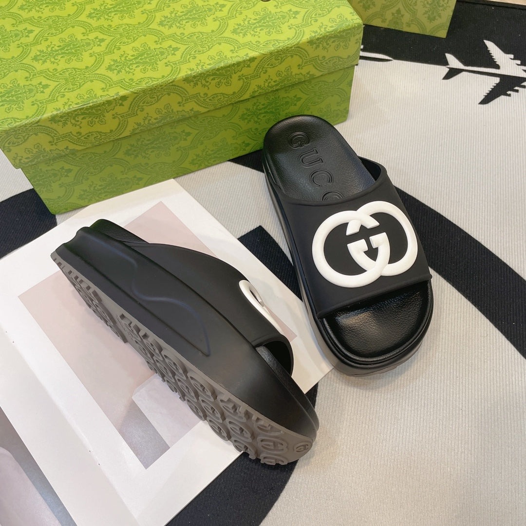 INTERLOCKING G SLIDE SANDAL IN BLACK IMPORTED TPU