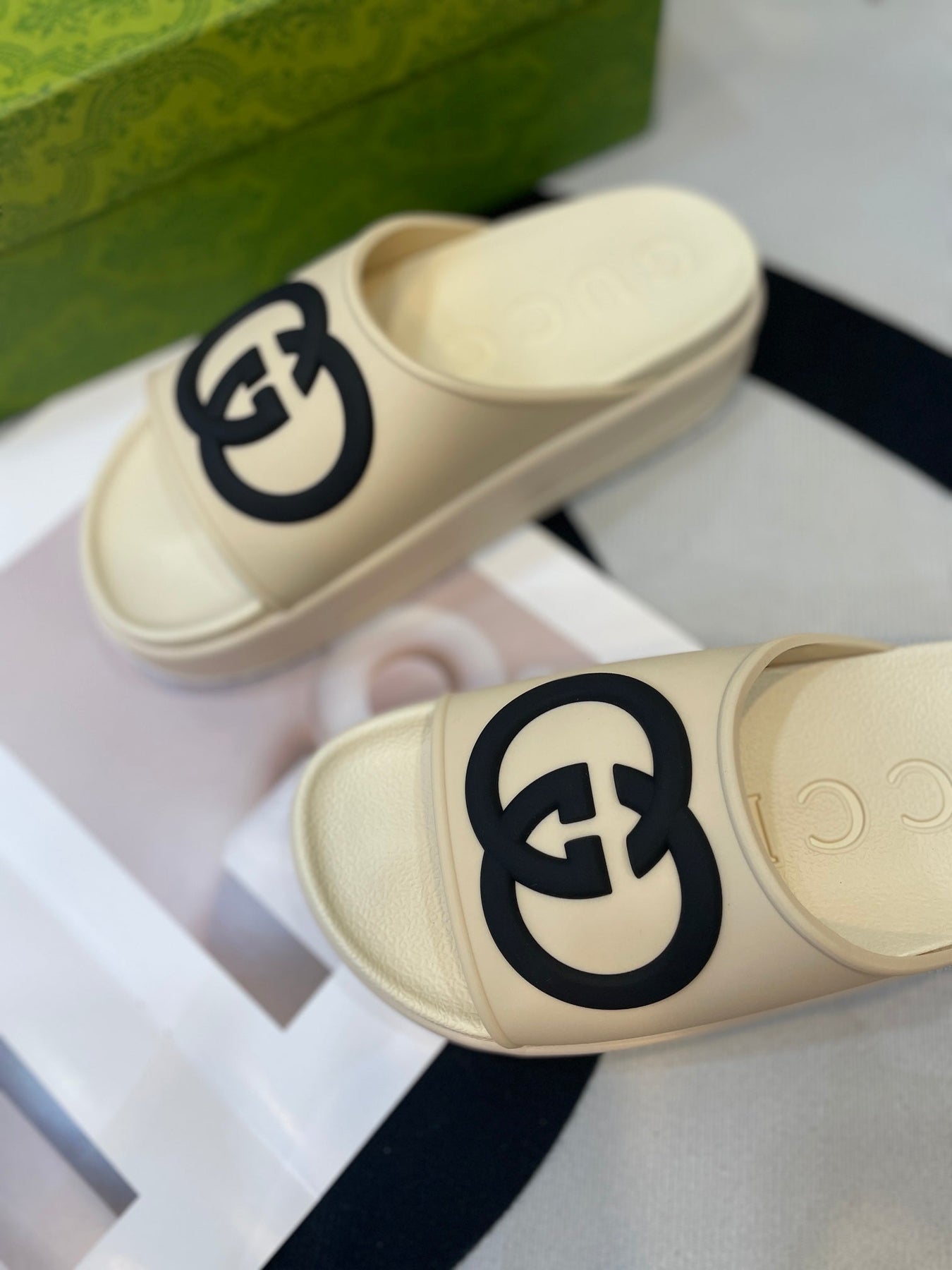 INTERLOCKING G SLIDE SANDAL IN WHITE CREAM IMPORTED TPU