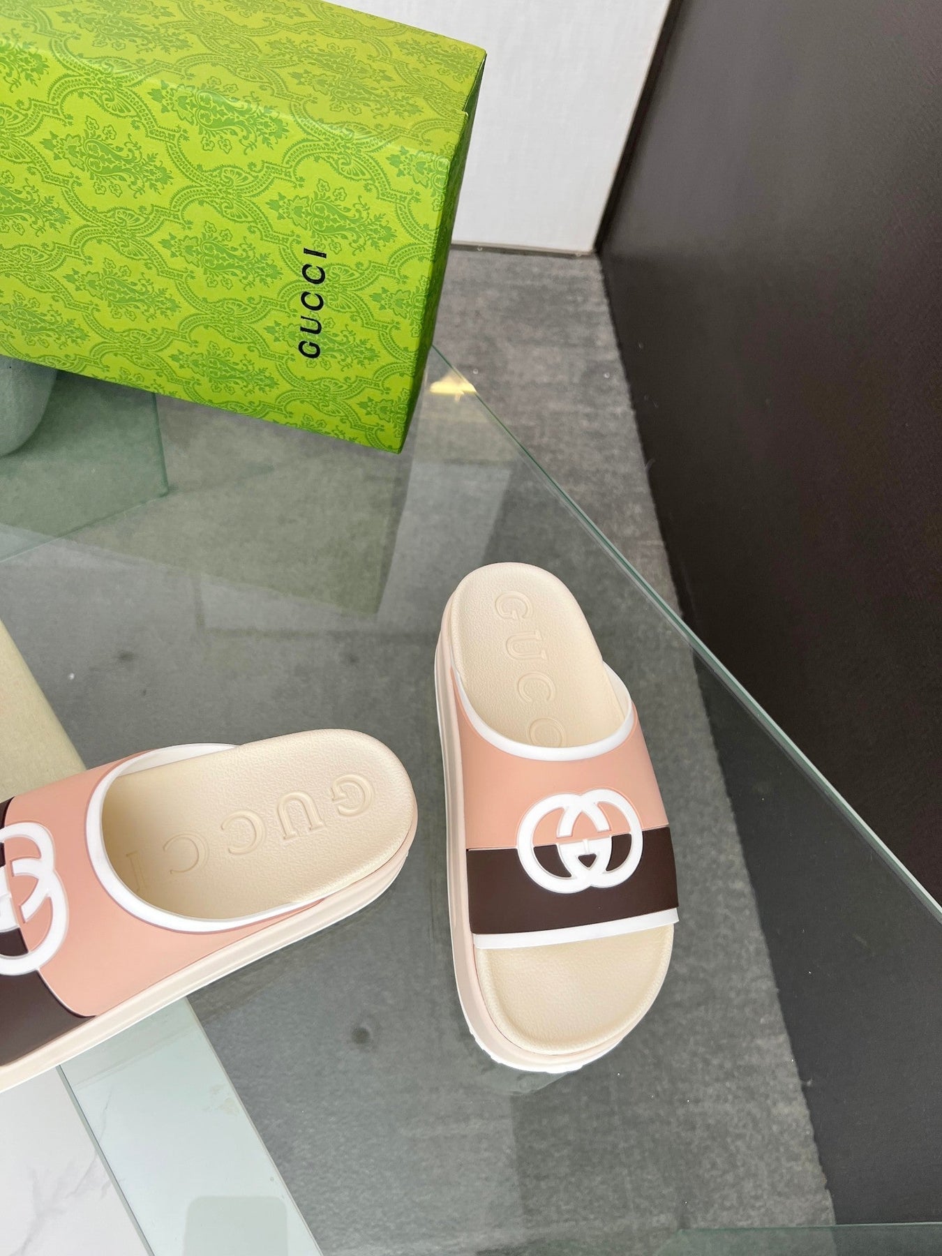 INTERLOCKING G SLIDE SANDAL IN WHITE CREAM MIX COLORFUL IMPORTED TPU