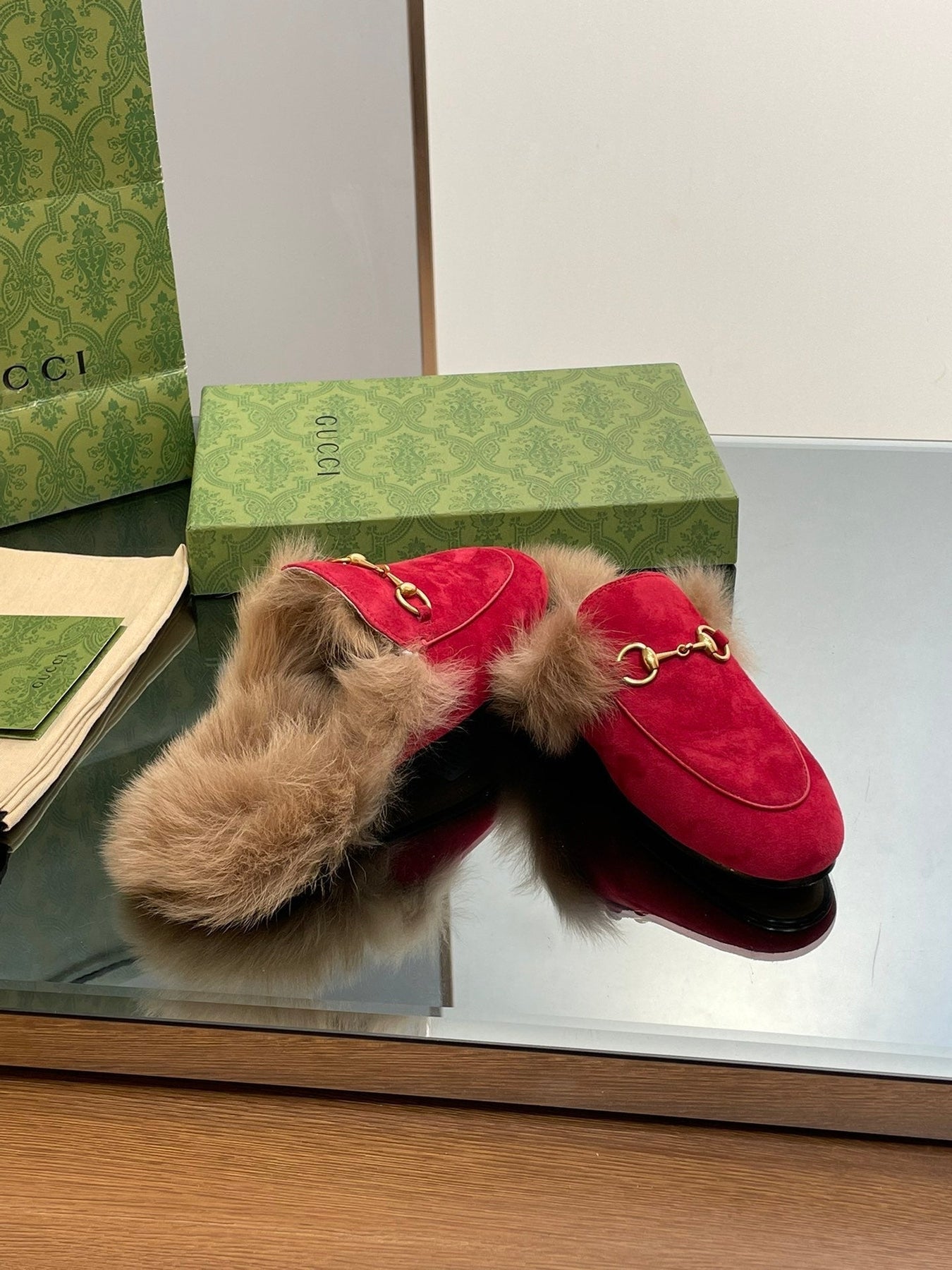 HORSEBIT MULE IN CRIMSON RED SUEDE AND LAMB WOOL LINING