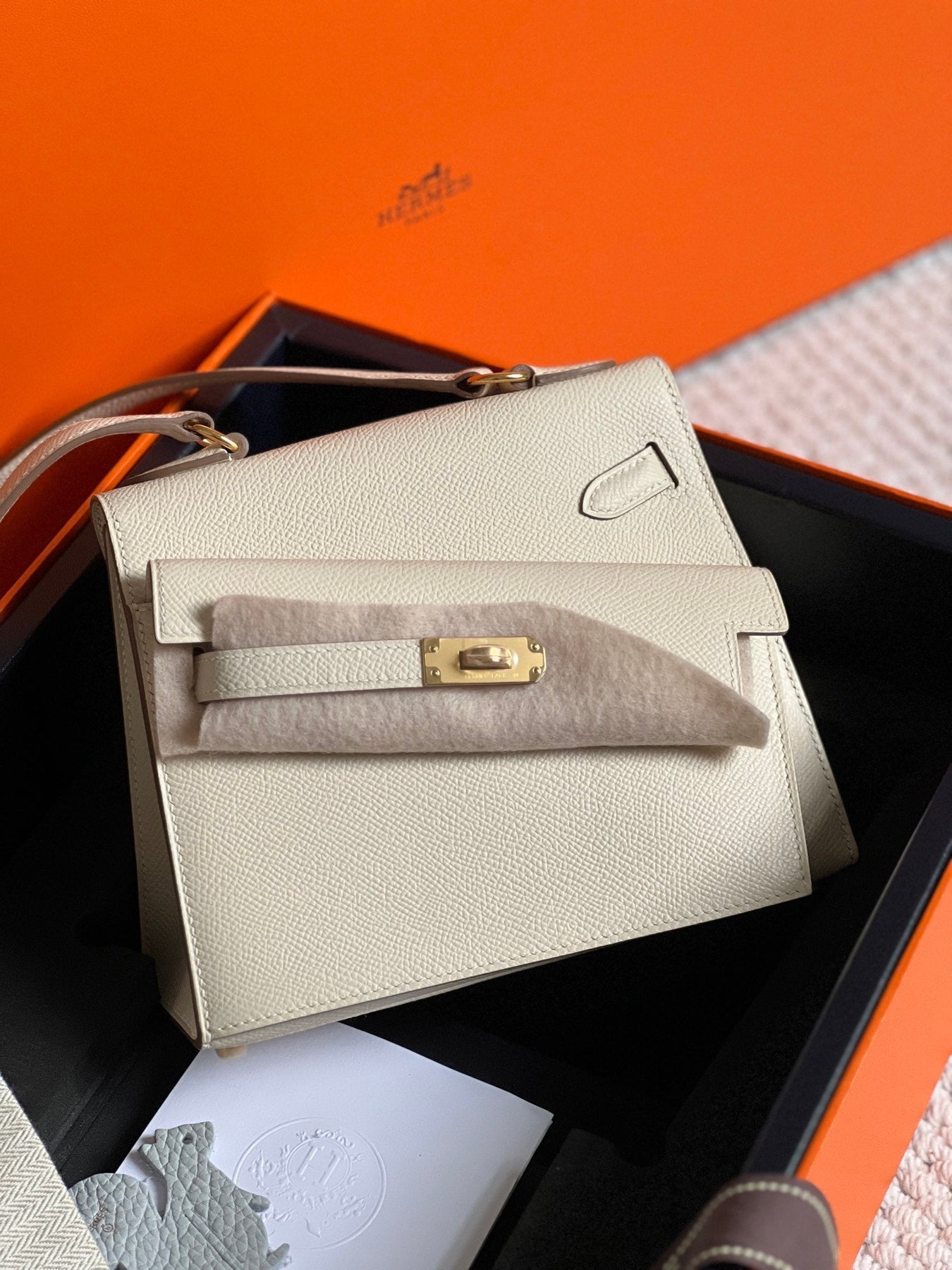 KELLY DESORDRE 20 IN WHITE EPSOM LEATHER WITH GOLD HARDWARE