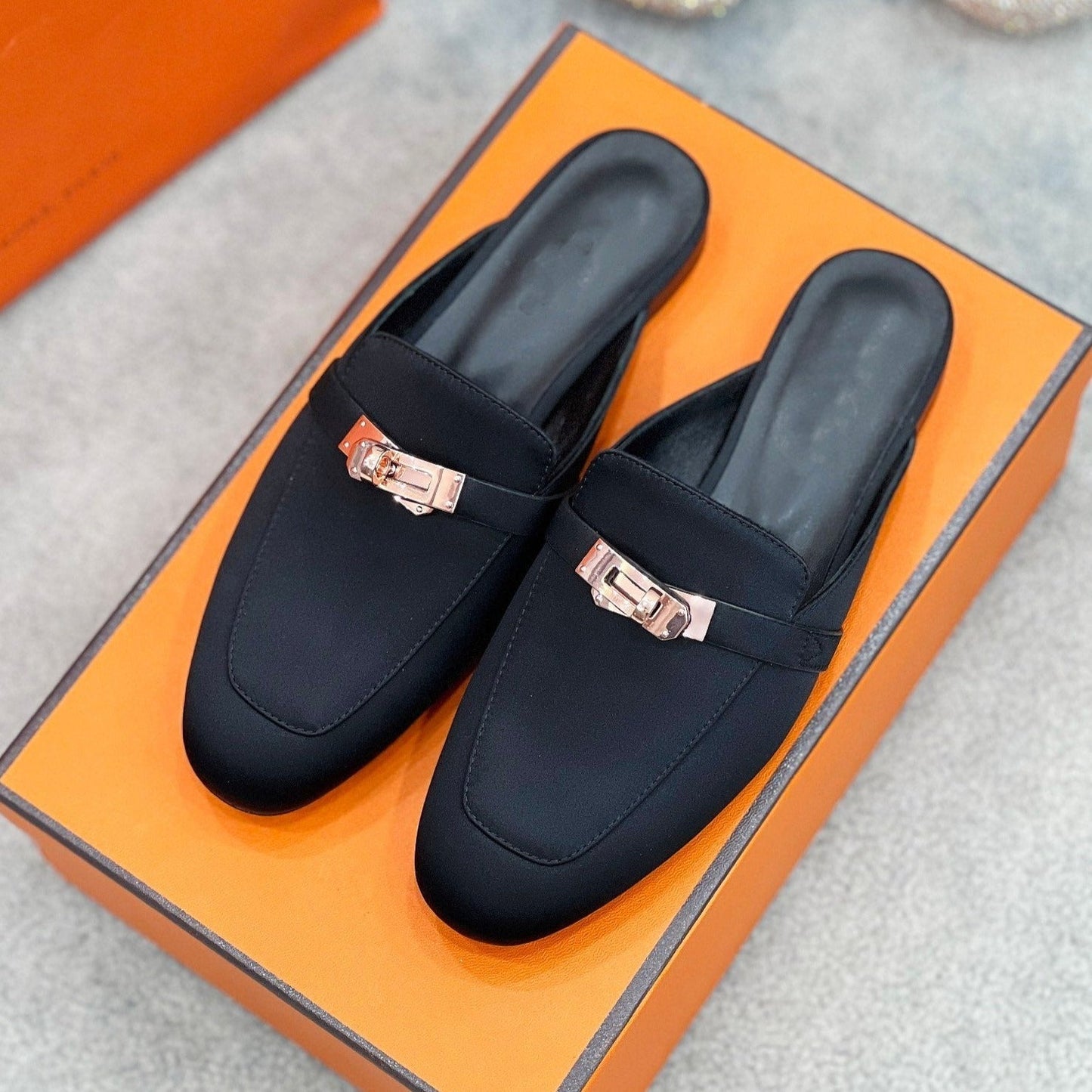 OZ Mule Black Silk Thick Cloth/Sheepskin