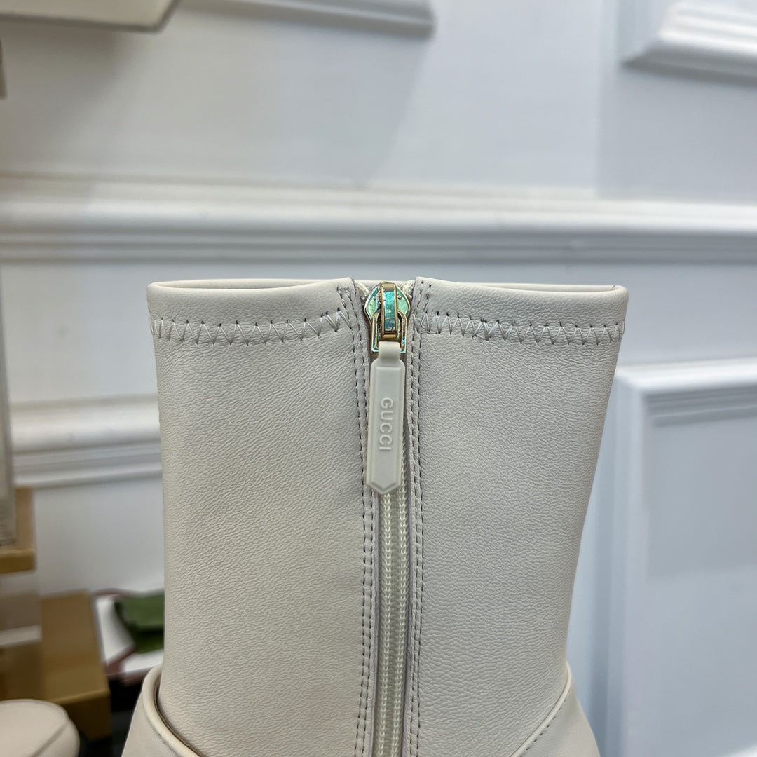 GG HORSEBIT ANKLE BOOTS IN WHITE SHEEPSKIN