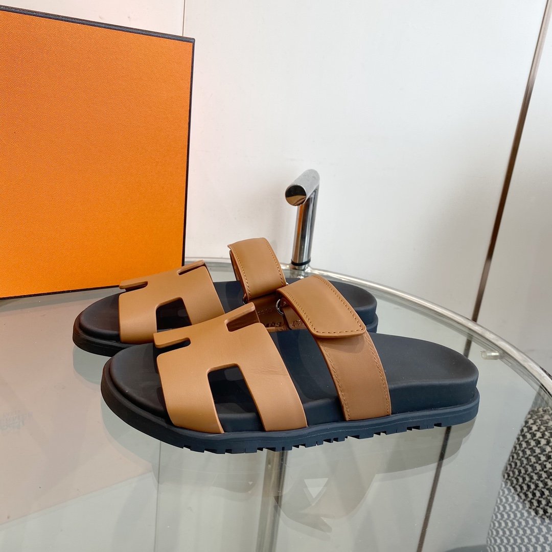 Chypre Sandal Brown Mastic Calfskin Leather