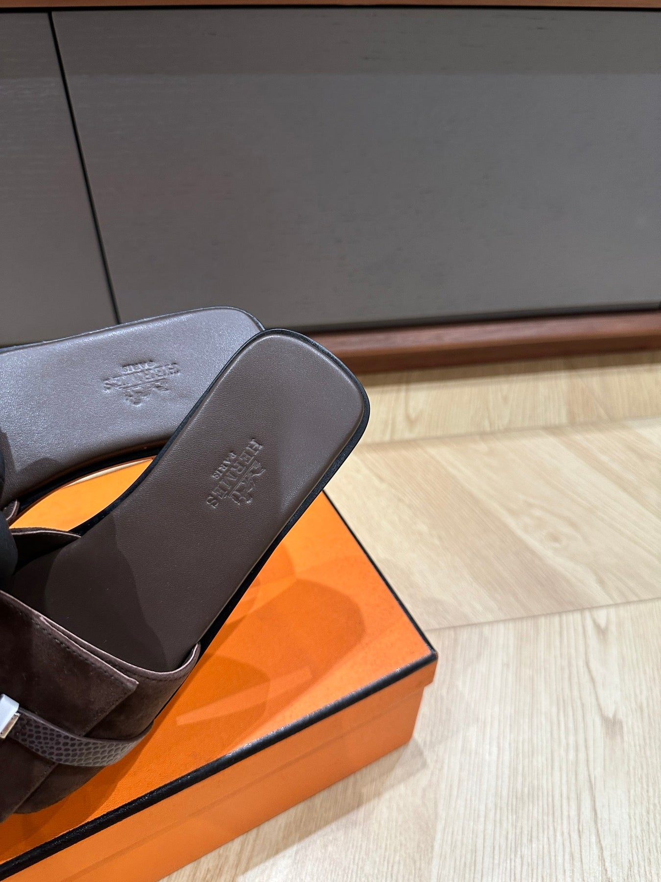 GABRIEL SANDAL CHOCOLATE SUEDE