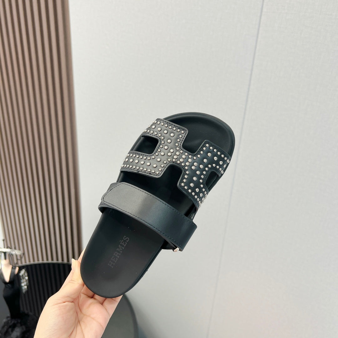 CHYPRE SANDAL BLACK CALFSKIN STYLIZED