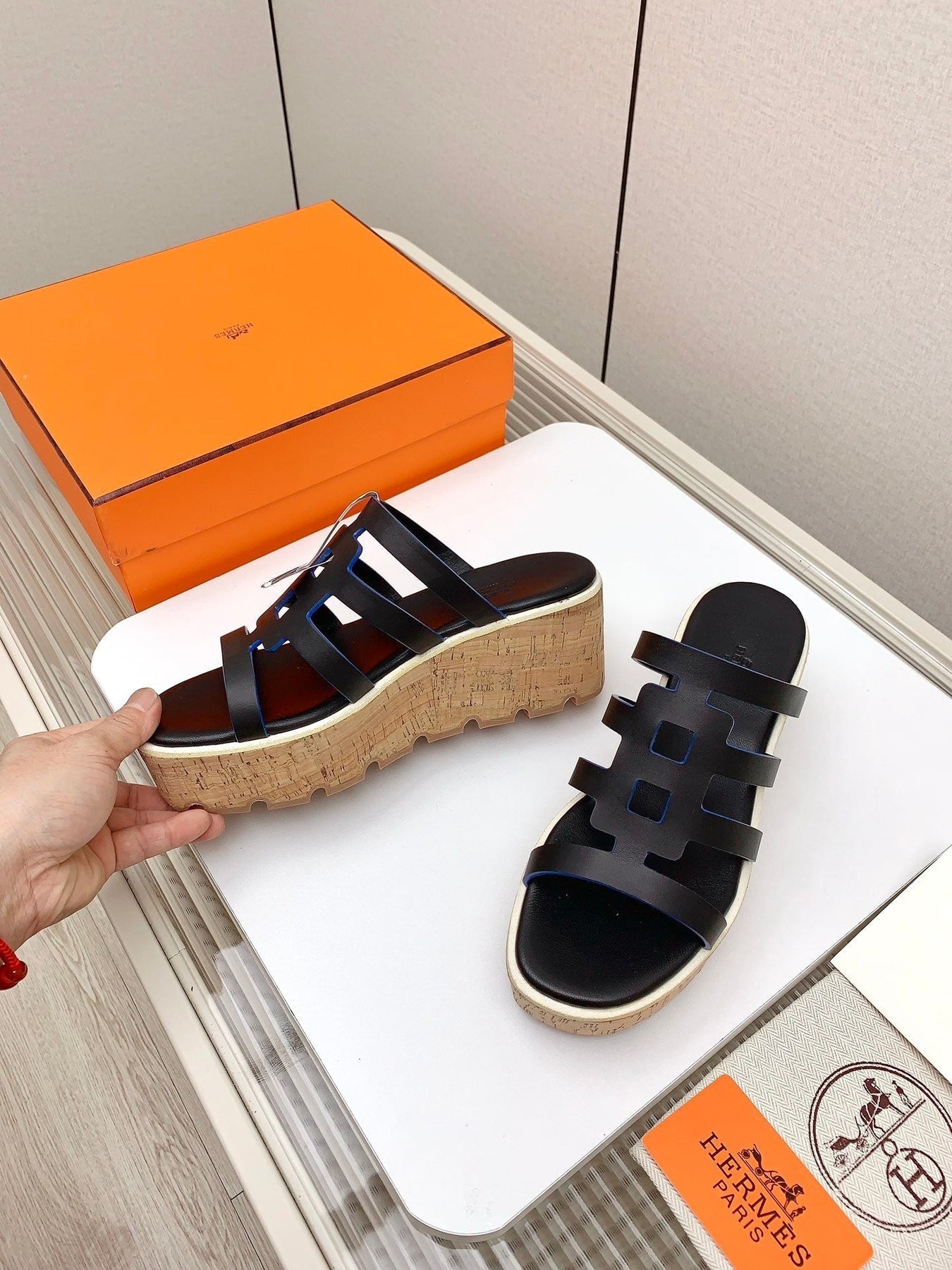 ISABELLA 30 SANDAL IN BLACK CALFSKIN