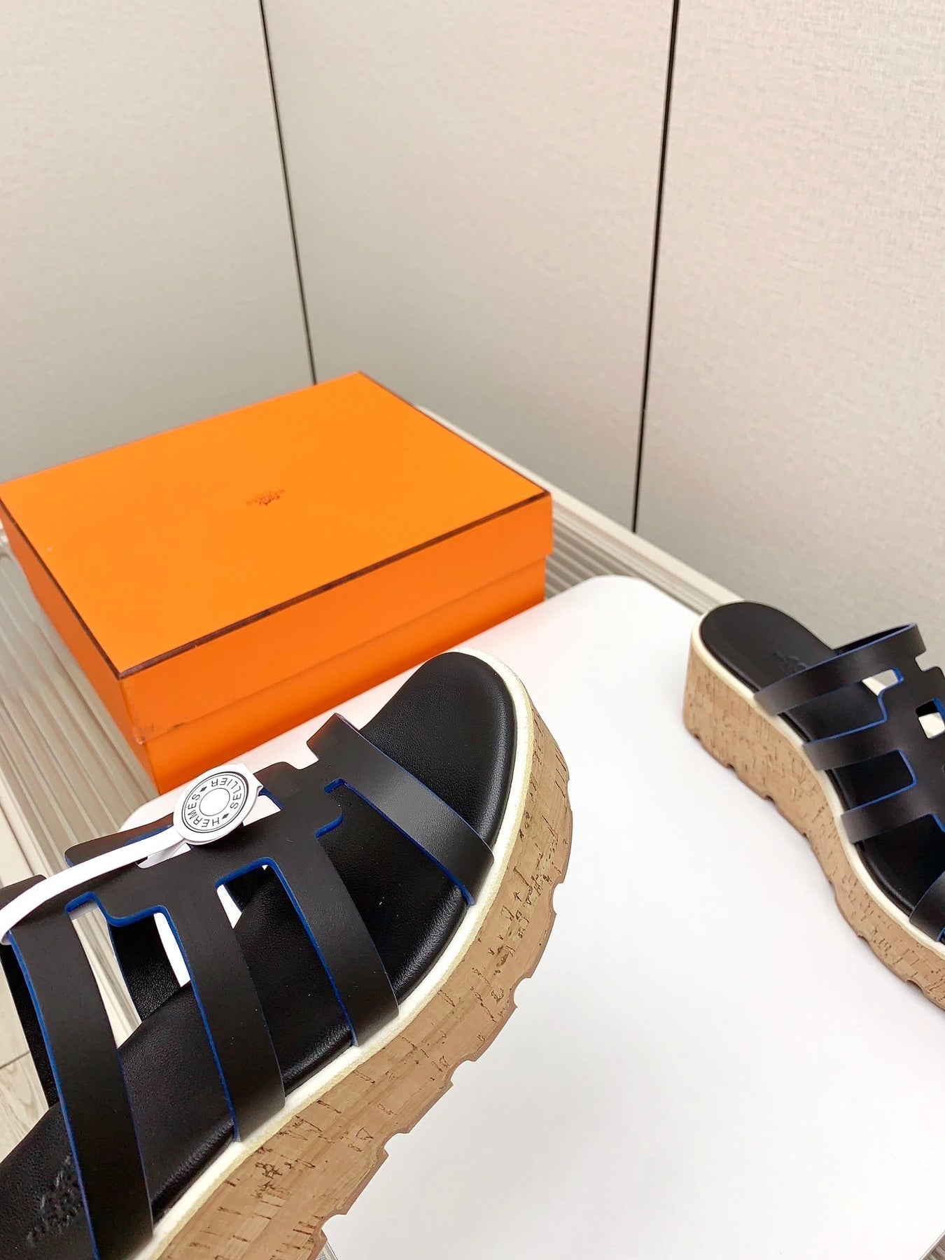 ISABELLA 30 SANDAL IN BLACK CALFSKIN