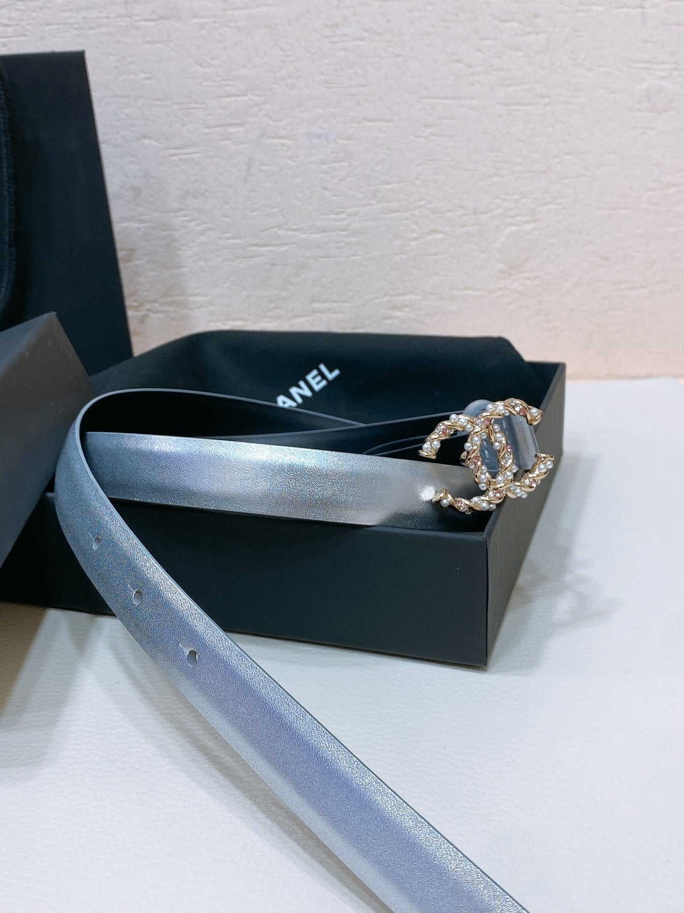 CC BELT 20MM IN SILVER GREY CALFSKIN GOLD HARDWARE ATTACH PEARLS