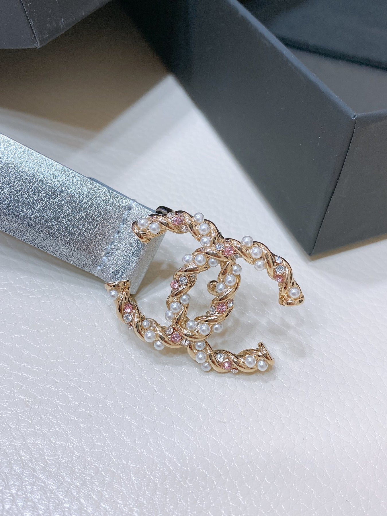 CC BELT 20MM IN SILVER GREY CALFSKIN GOLD HARDWARE ATTACH PEARLS