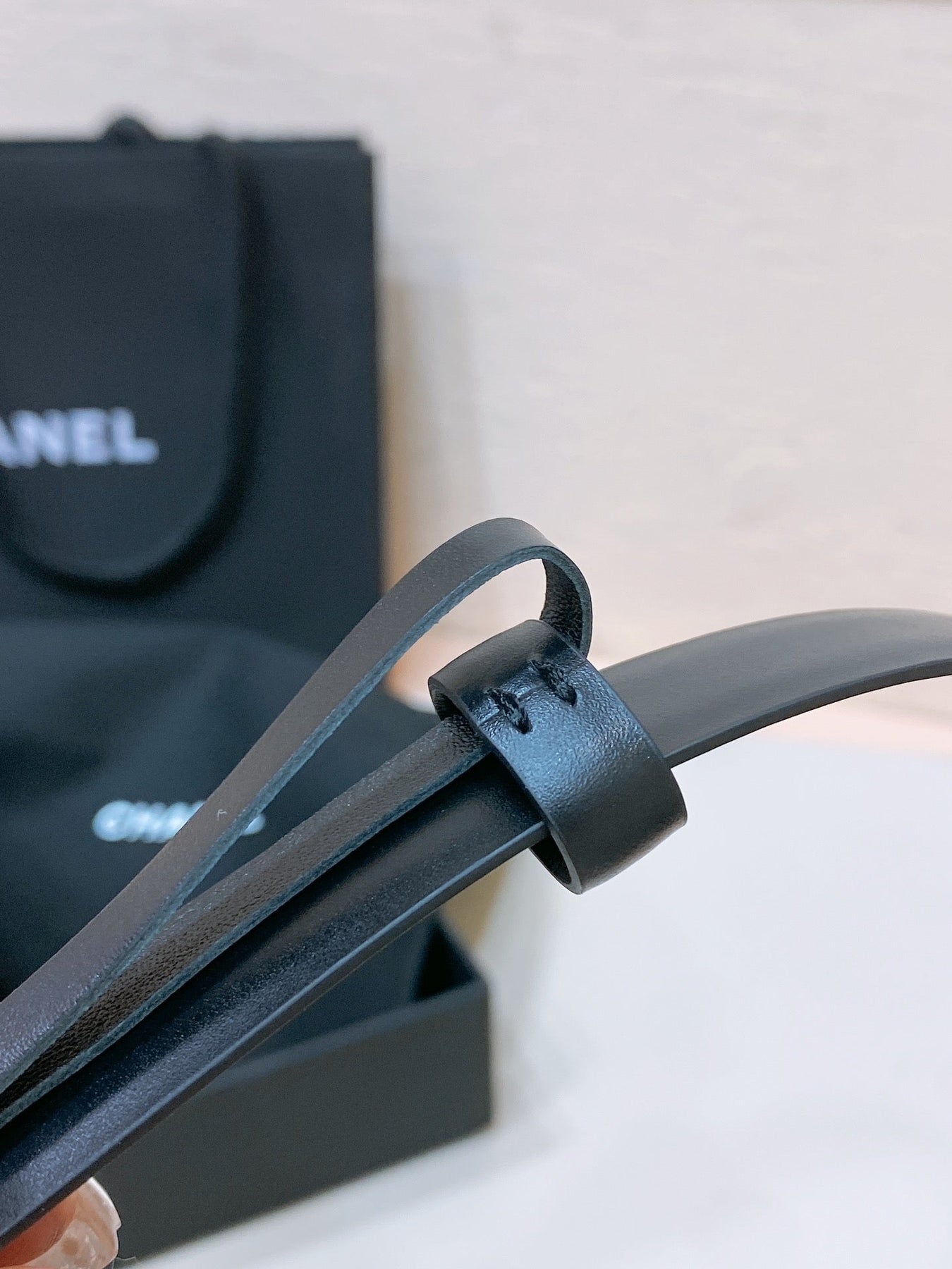 CC BELT 20MM IN BLACK CALFSKIN GOLD HARDWARE ATTACH PEARLS