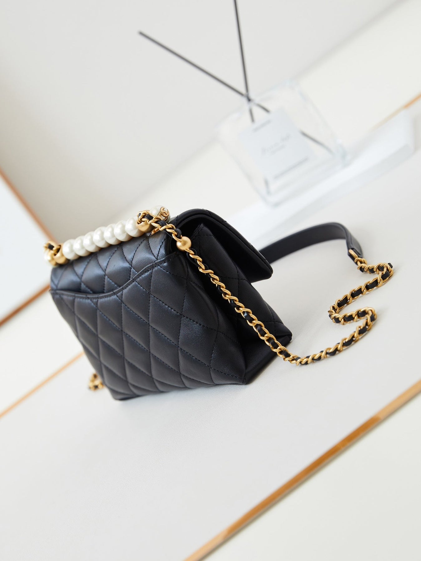 PEARL ATTACHED FLAP BAG 19 IN BLACK QUILTED LAMBSKIN GOLD HARDWARE