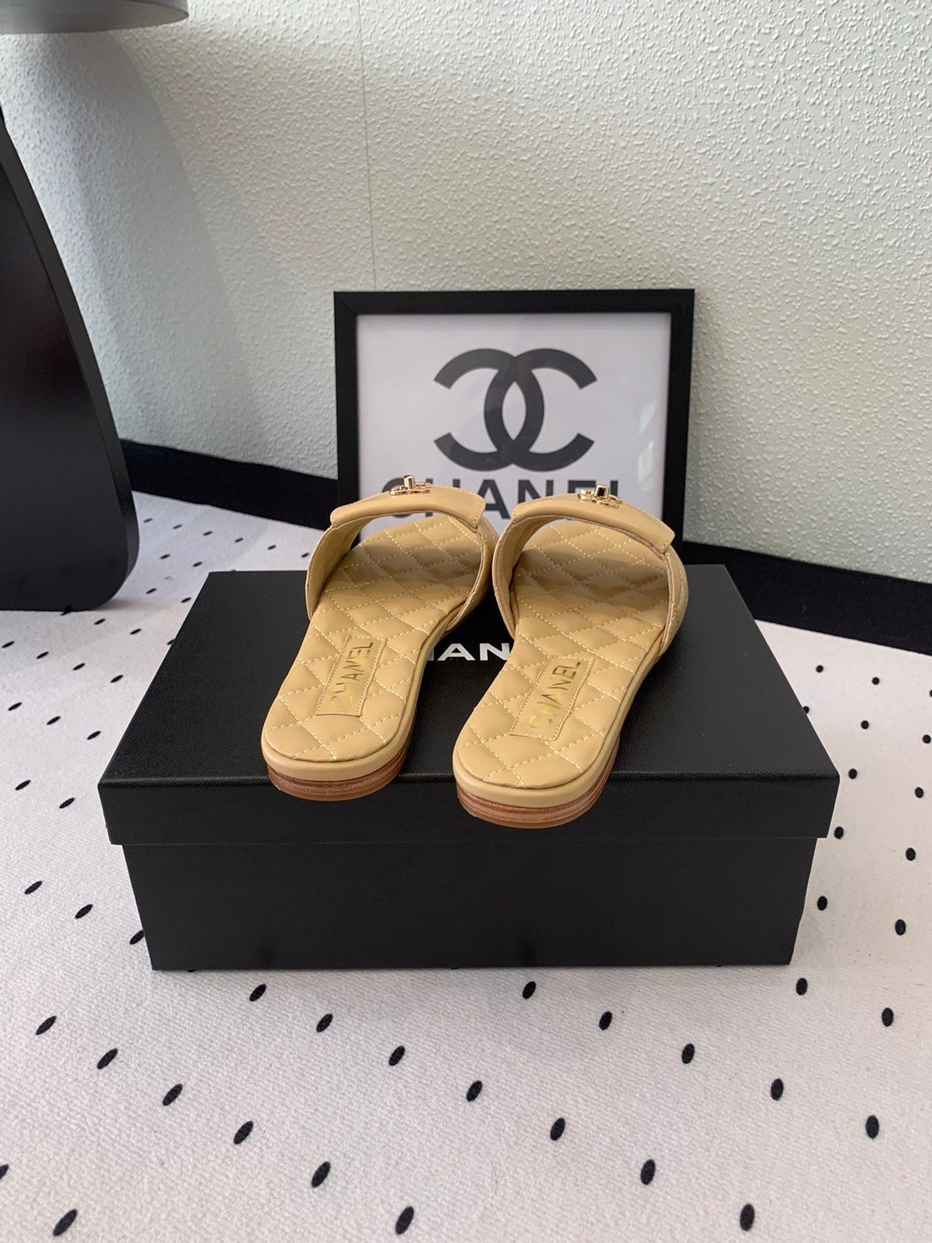 CC SLIPPERS IN YELLOW CREAM CALFSKIN