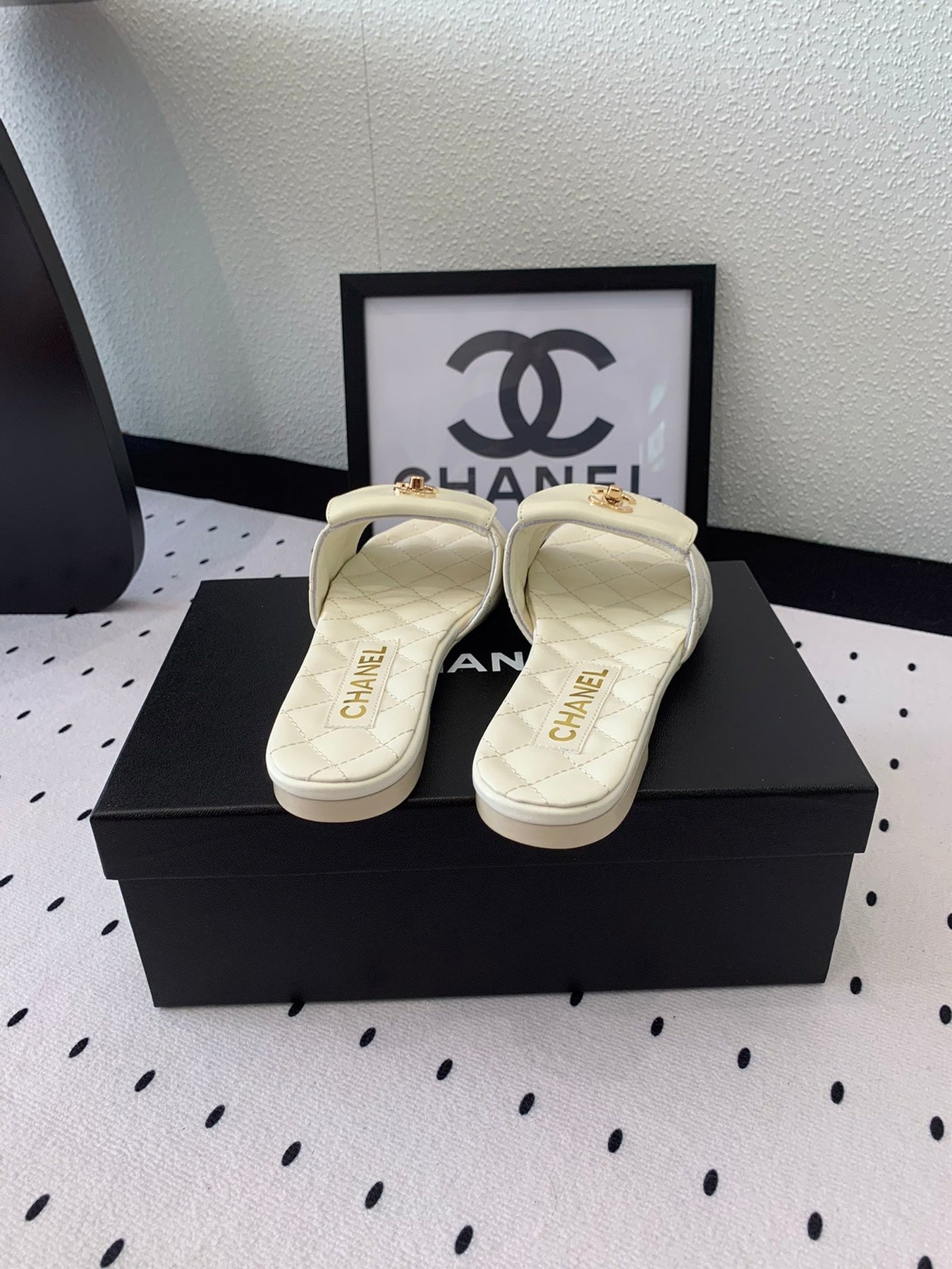 CC SLIPPERS IN WHITE CALFSKIN