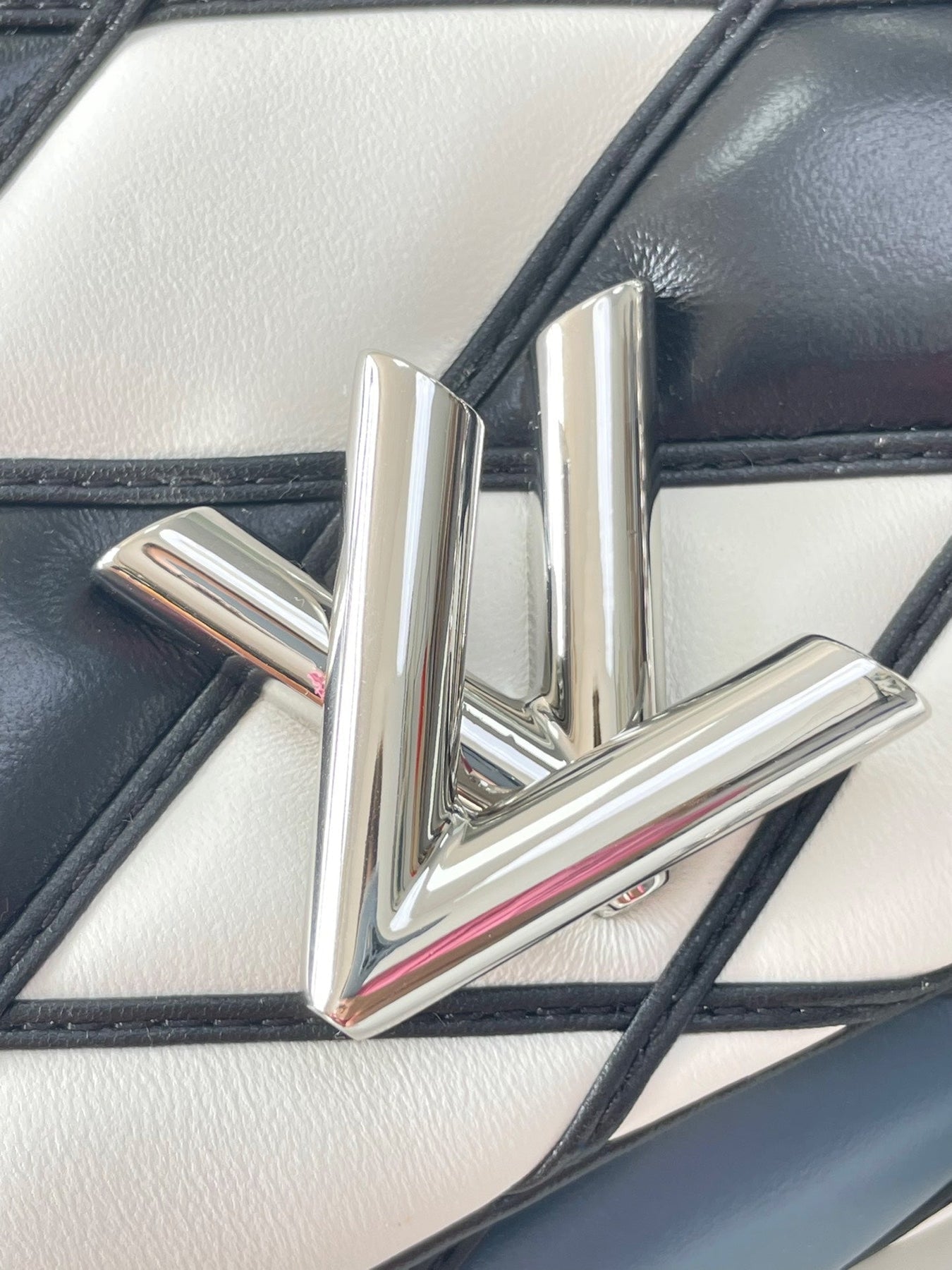 GO-14 MM 23 IN WHITE BLACK MIX STEEL BLUE QUILTED LAMBSKIN SILVER HARDWARE