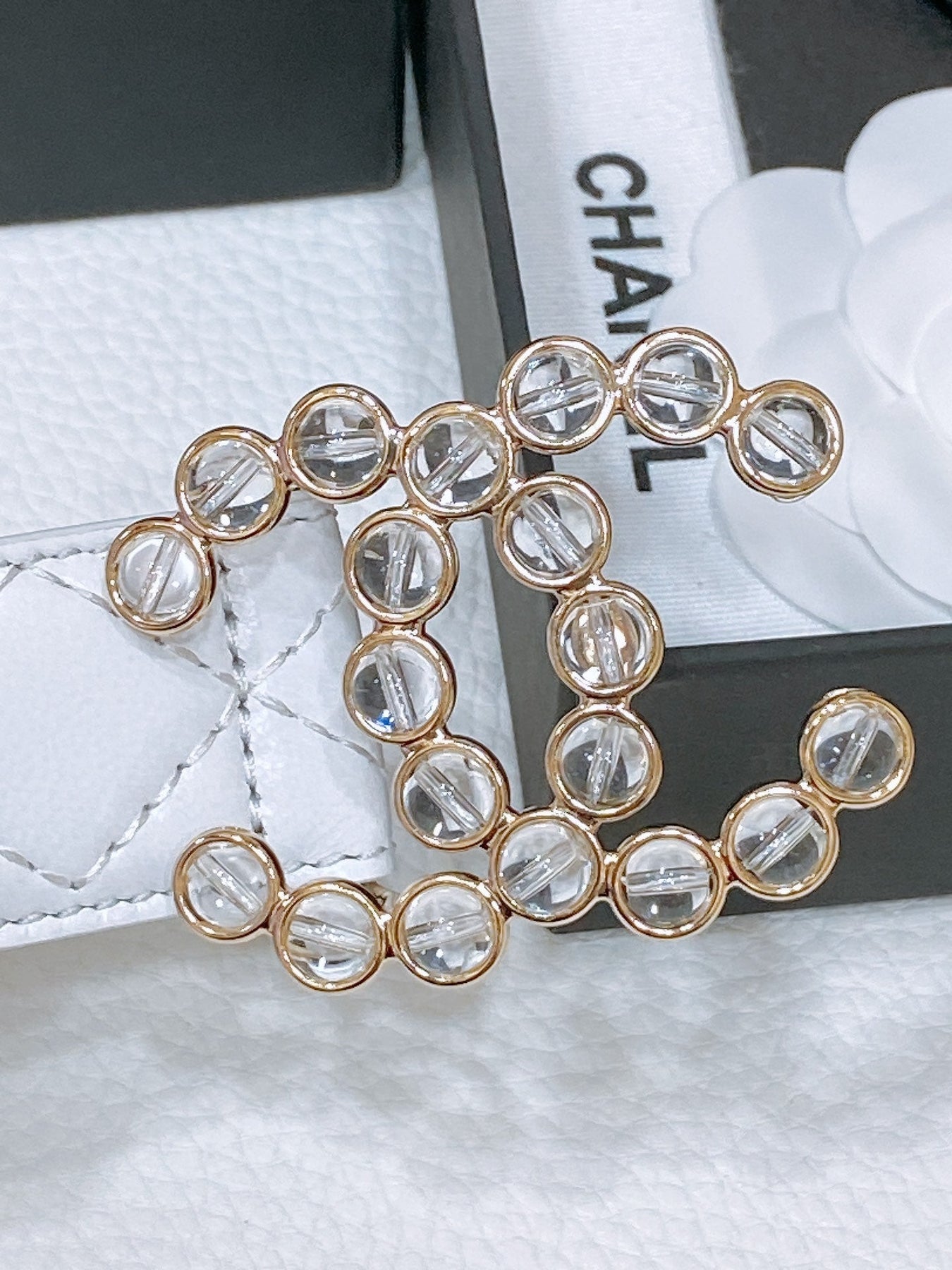 CC BELT 30 MM IN WHITE EMBROIDERED CALFSKIN PEARL LOGO WITH GOLD HARDWARE