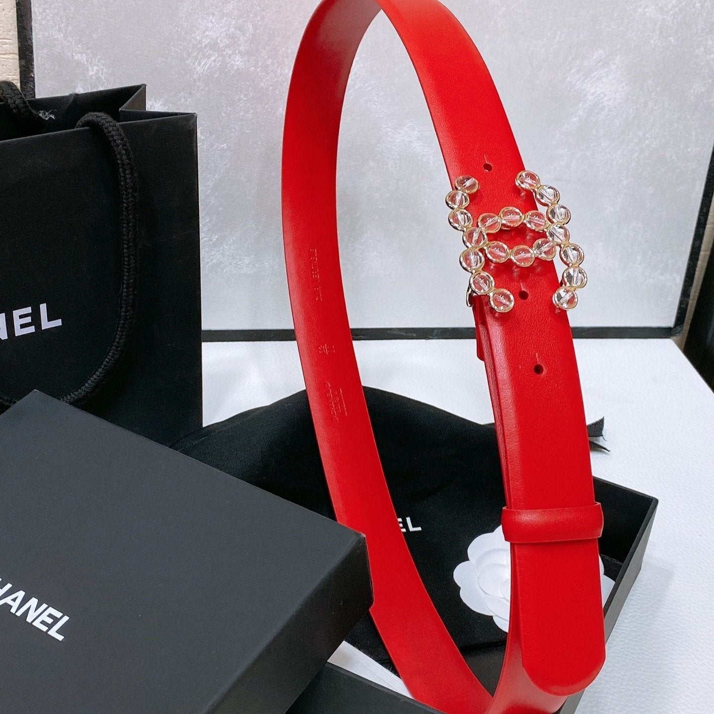 CC BELT 30 MM IN CHERRY RED CALFSKIN PEARL LOGO WITH GOLD HARDWARE