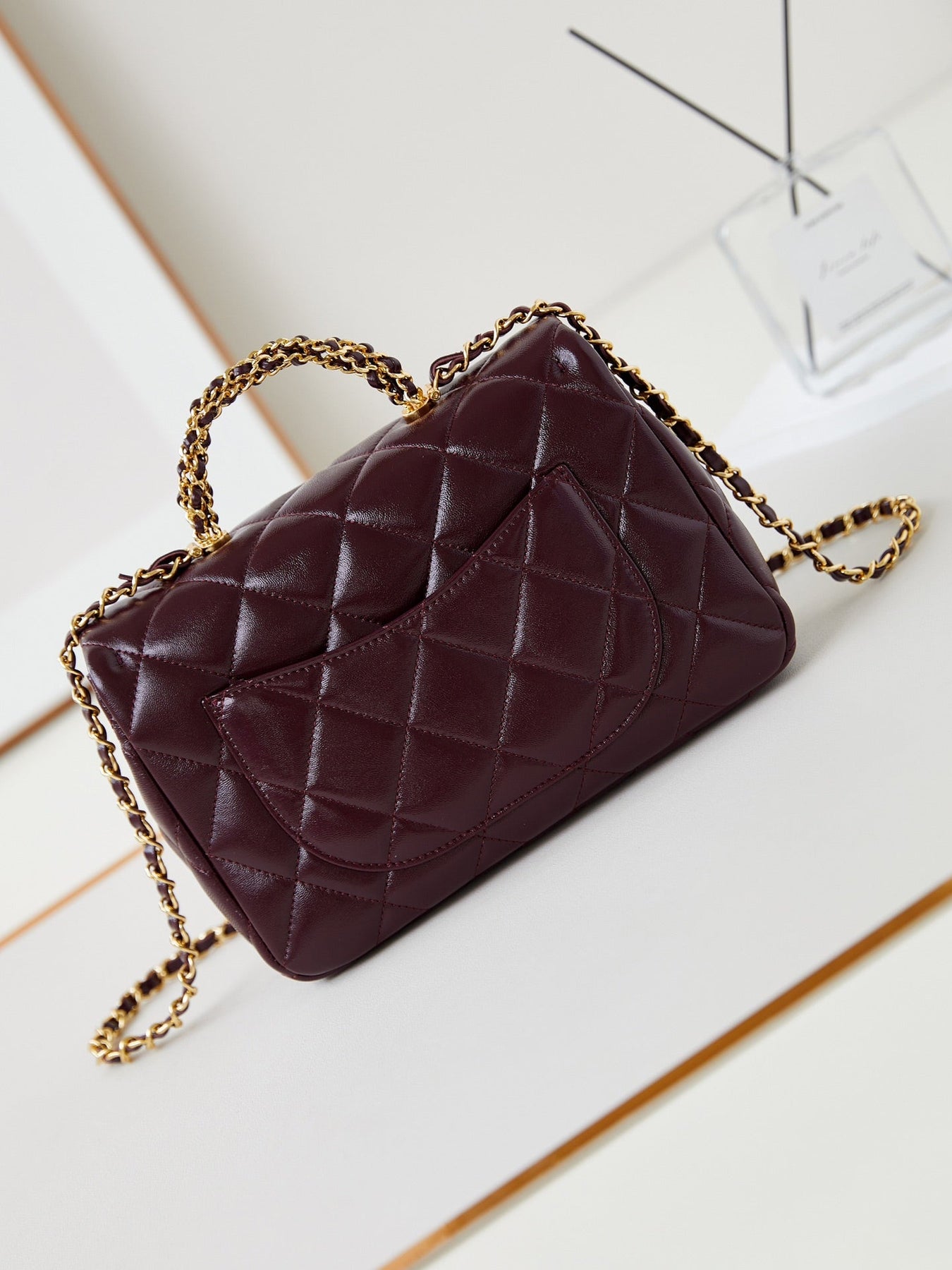 FLAP BAG WITH TOP HANDLE 25 IN WINE RED OIL-WAX LAMBSKIN GOLD HARDWARE
