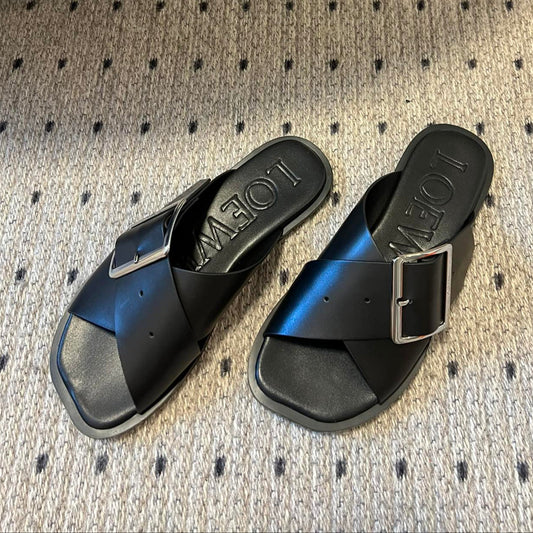 PETAL BELT FLAT SANDAL IN BLACK CALFSKIN