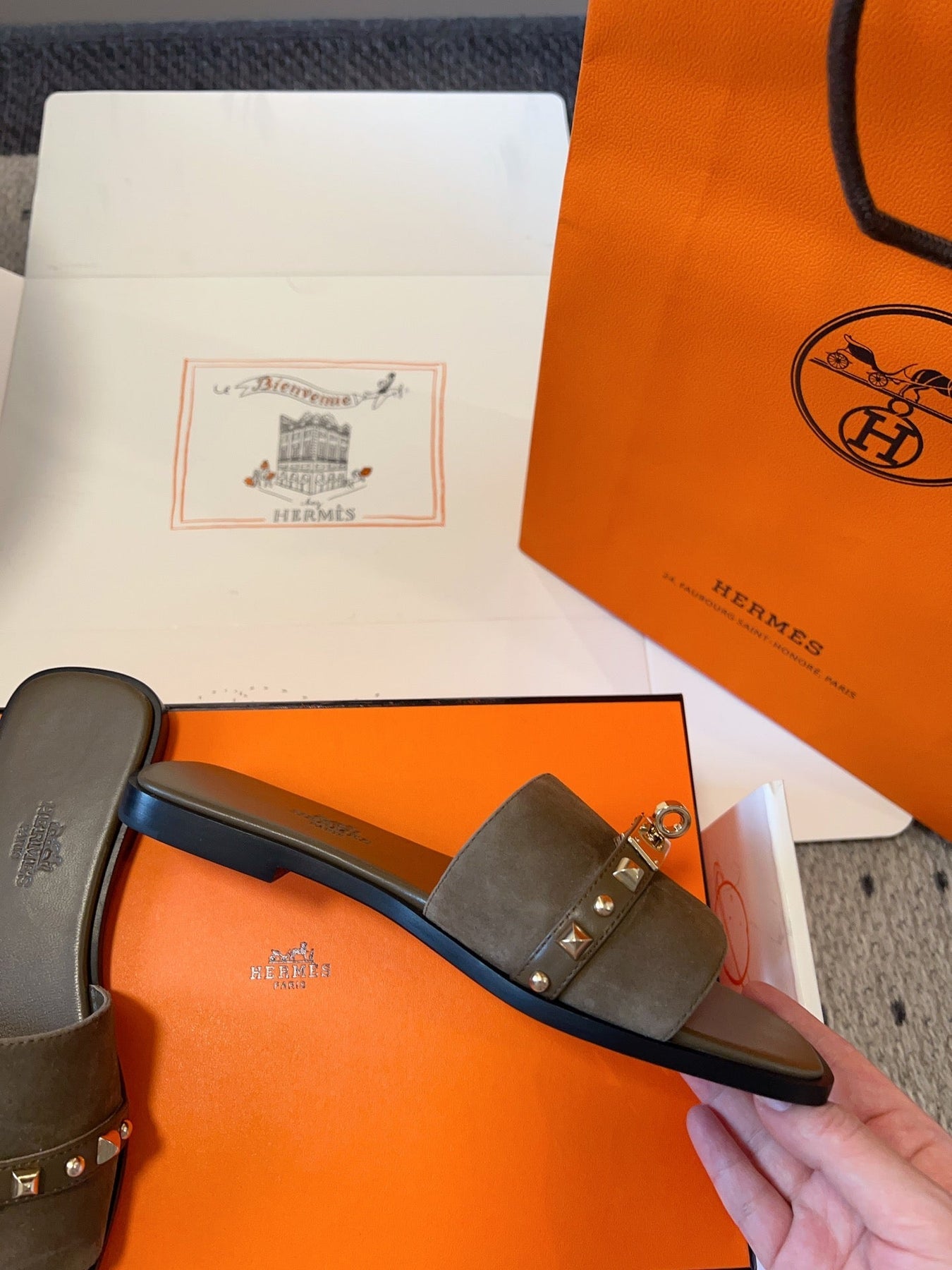 GIULIA FLAT SANDAL IN MOCHA BROWN SUEDE