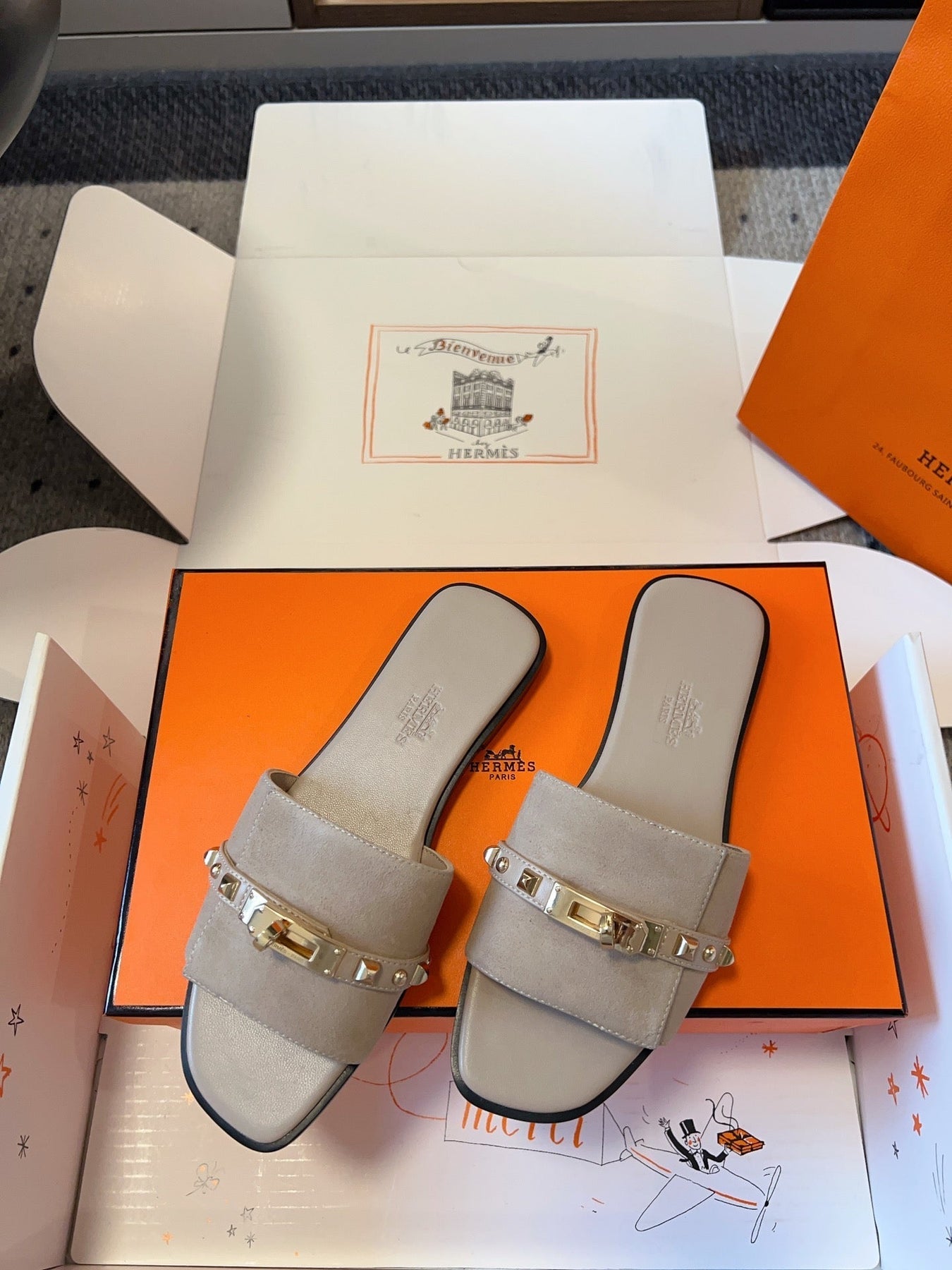 GIULIA FLAT SANDAL IN KHAKI BROWN SUEDE