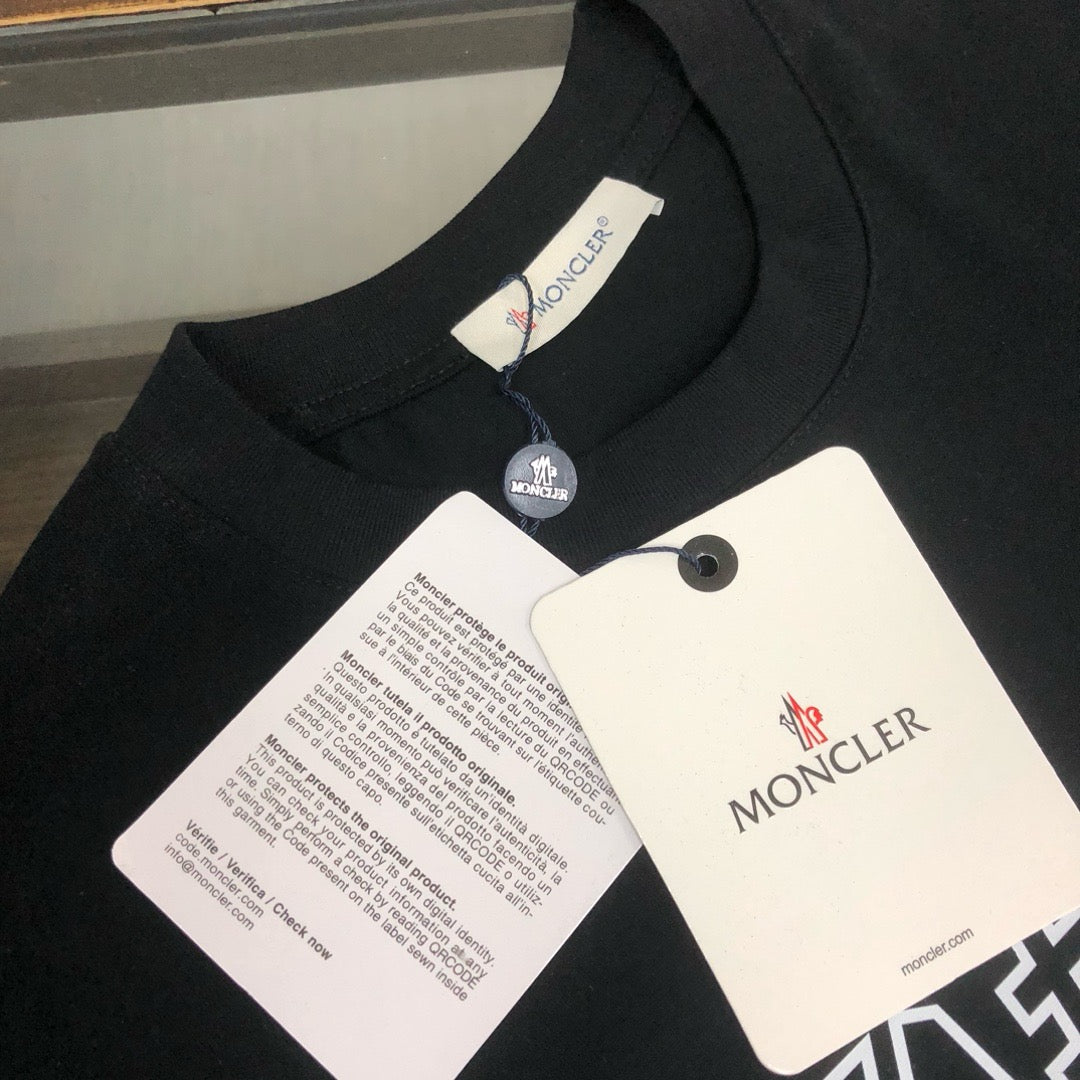 Moncler T-shirt