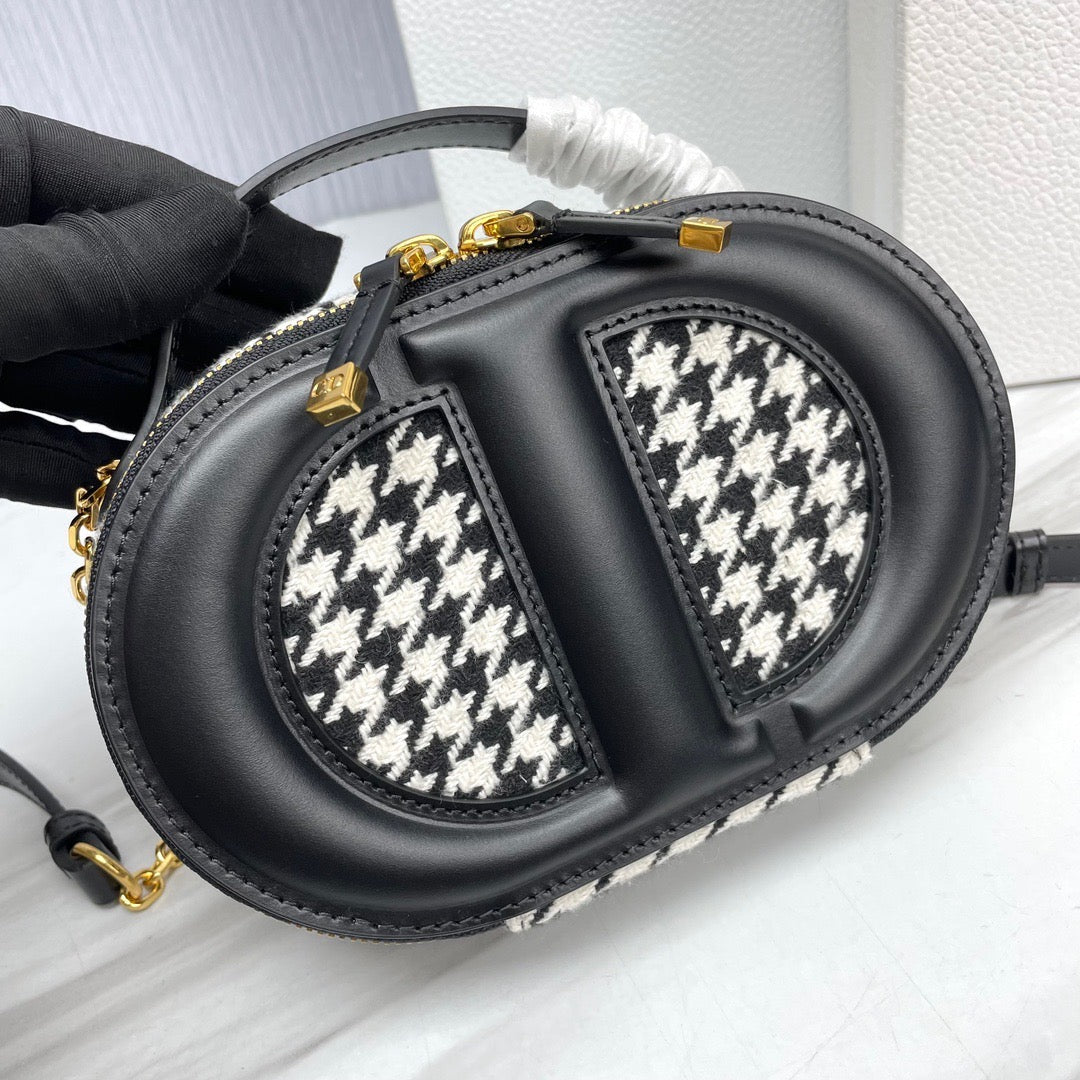 DIO Signature Oval Bag (18cm)