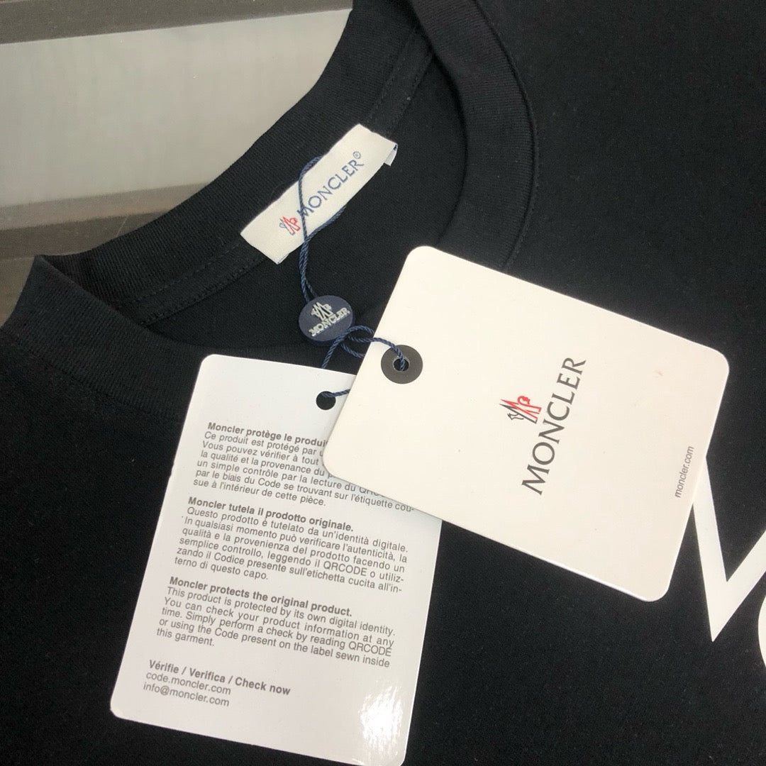 Moncler T-shirt