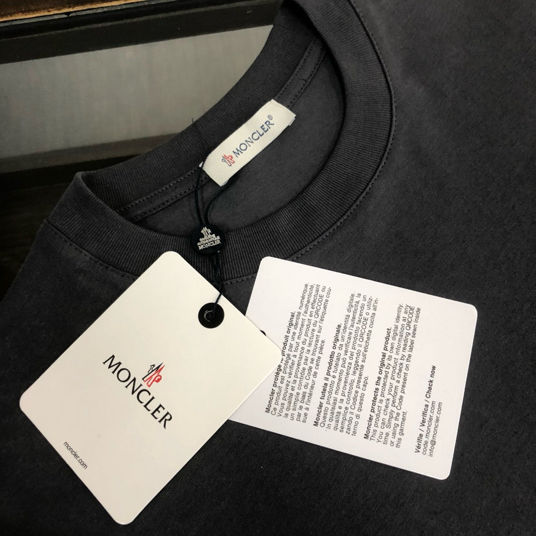Moncler T-shirt