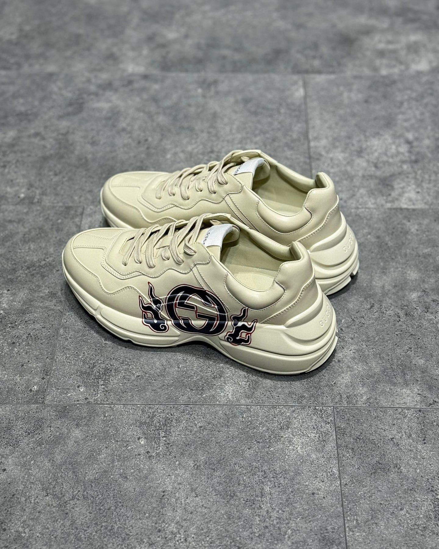 GUC Sneakers
