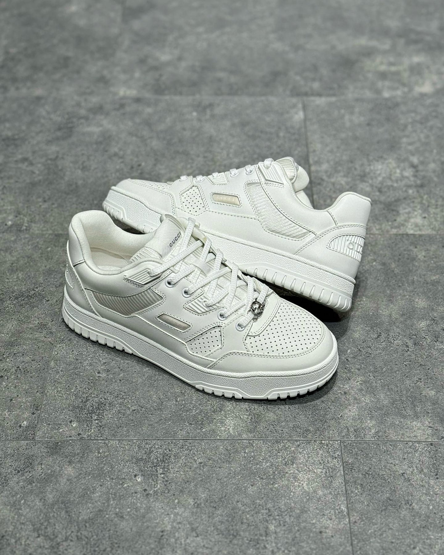 GUC Sneakers