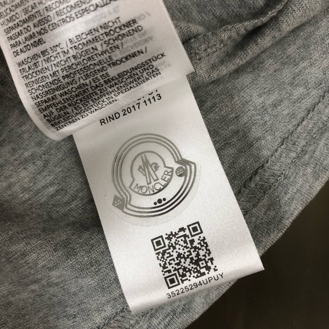 Moncler T-shirt