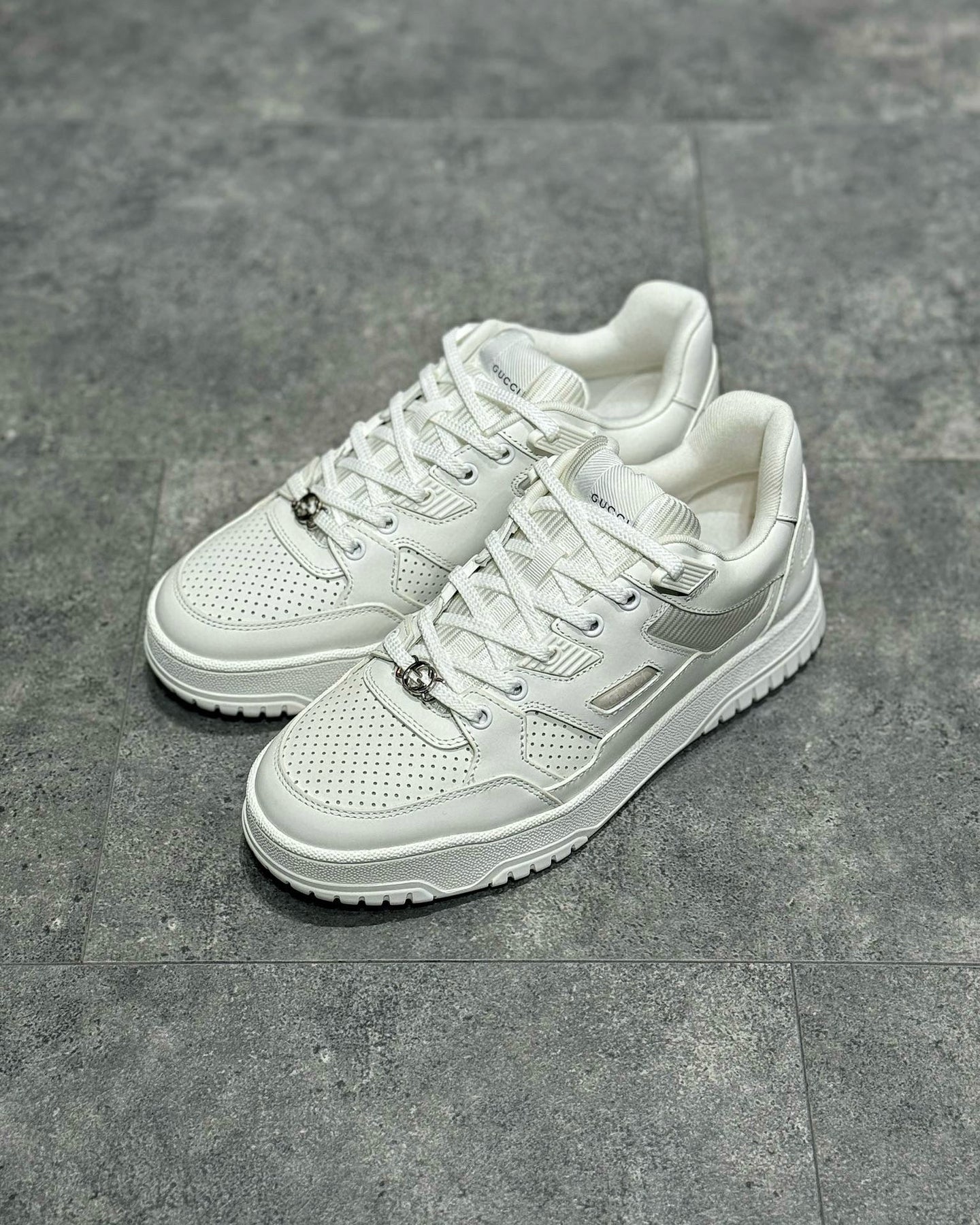 GUC Sneakers
