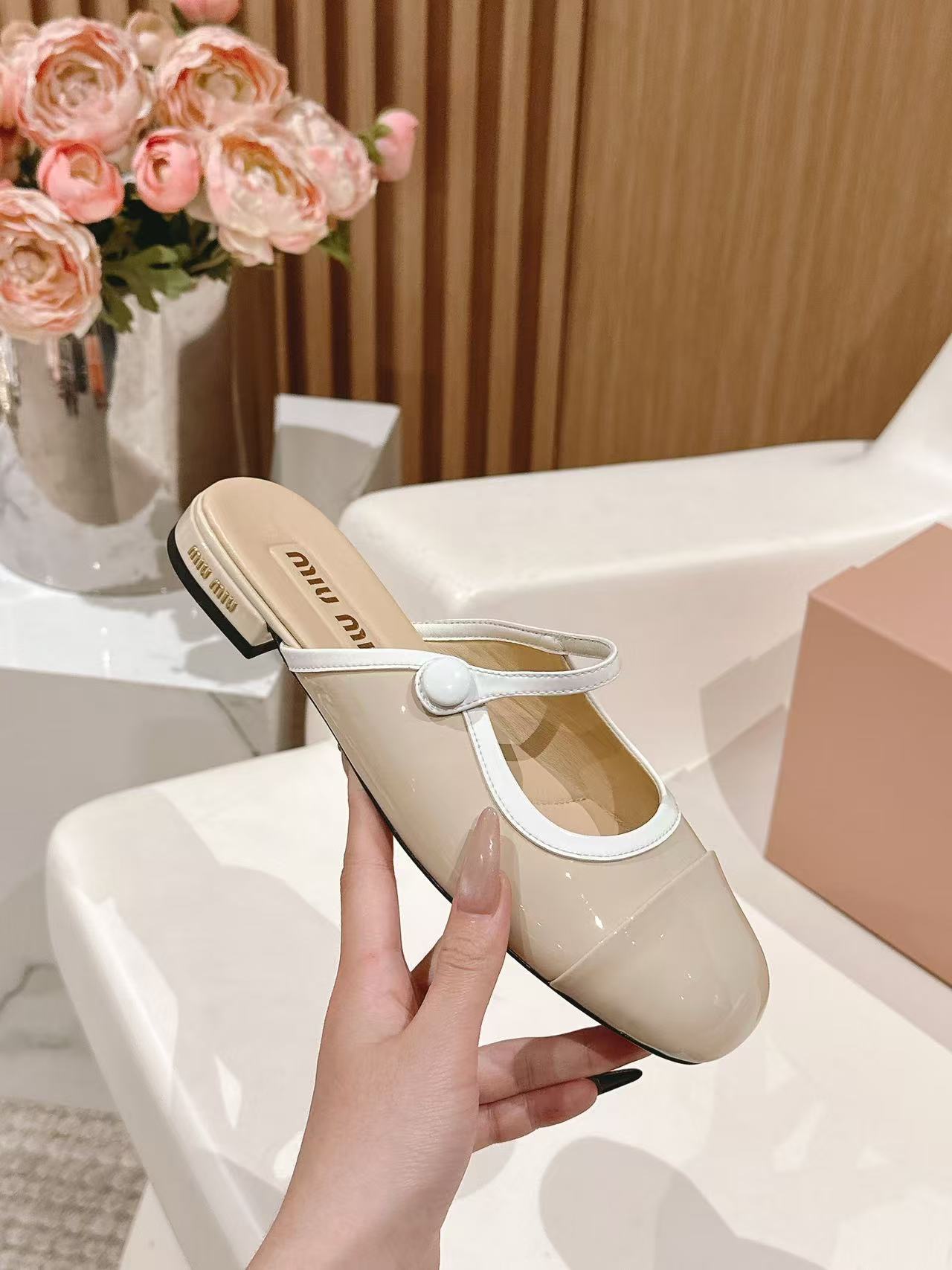 MM MULES IN BEIGE LAMBSKIN