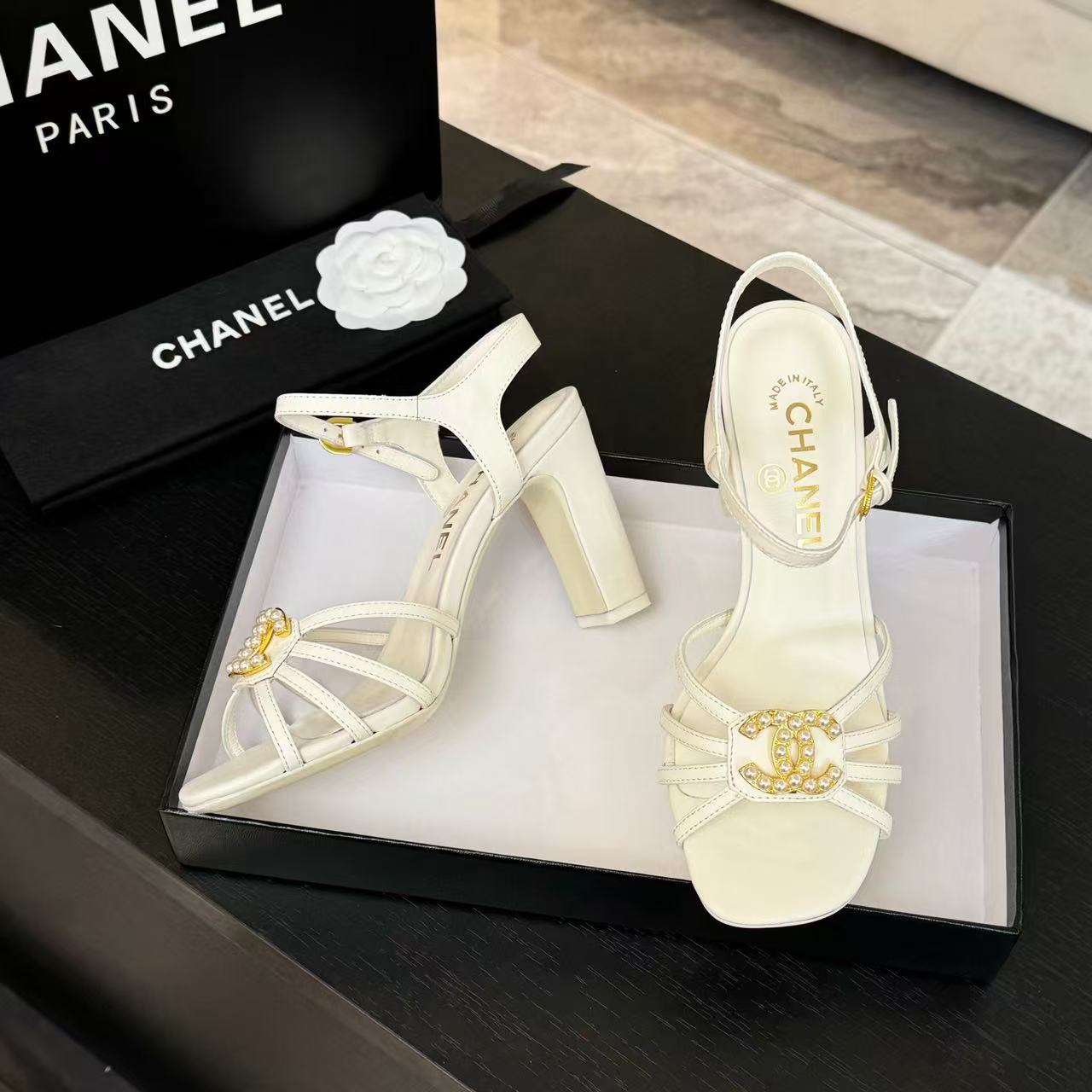 HIGHT SANDALS 2025 IN WHITE PATENT LAMBSKIN