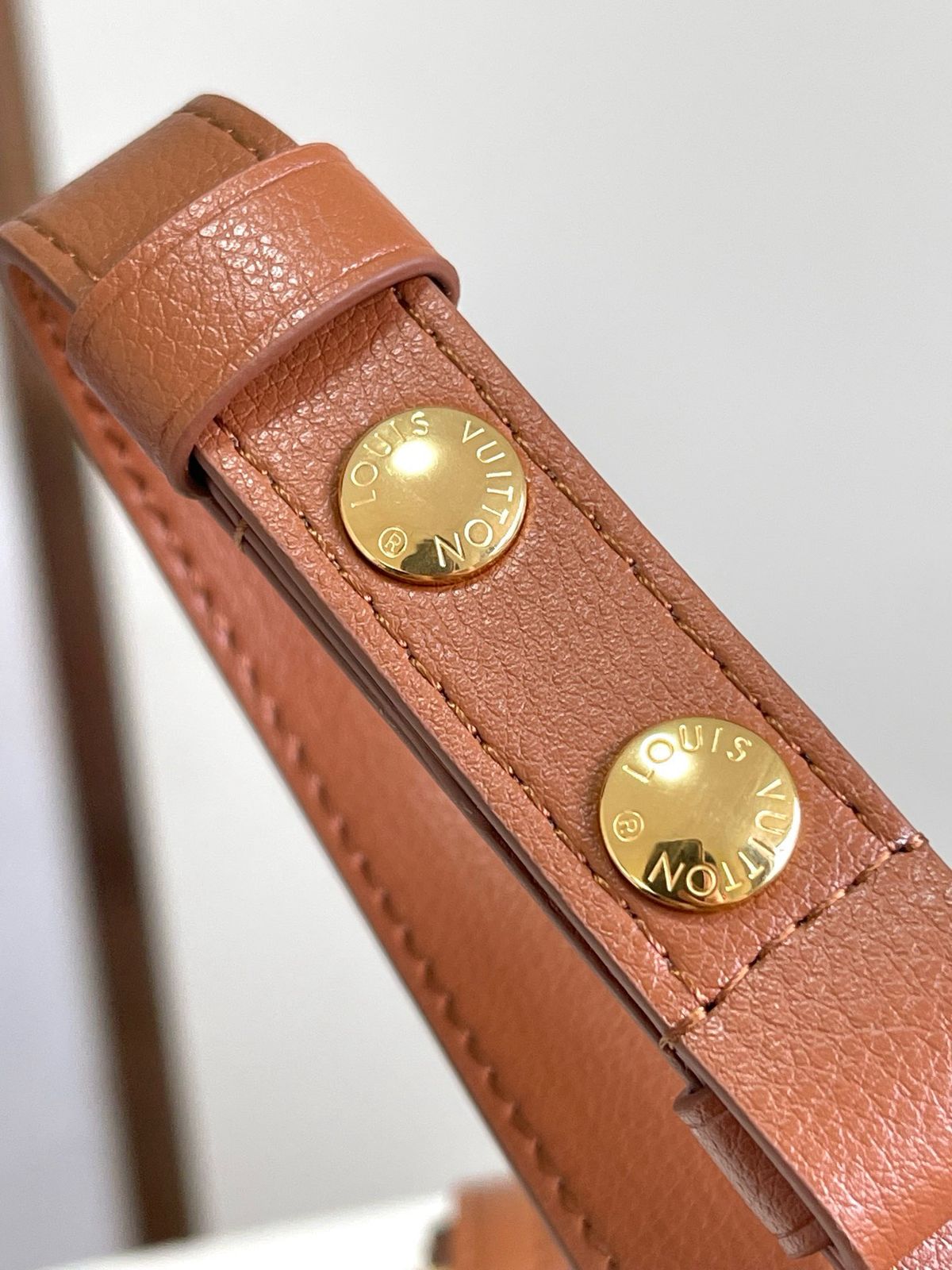 DAUPHINE SOFT MM 24 IN COGNAC CALFSKIN GOLD HARDWARE