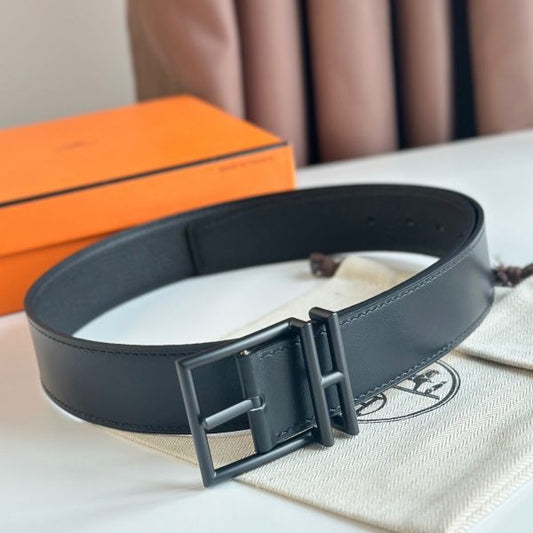 HERM Nathan 40MM Belt with Matte Buckle in Black Clemence Leather