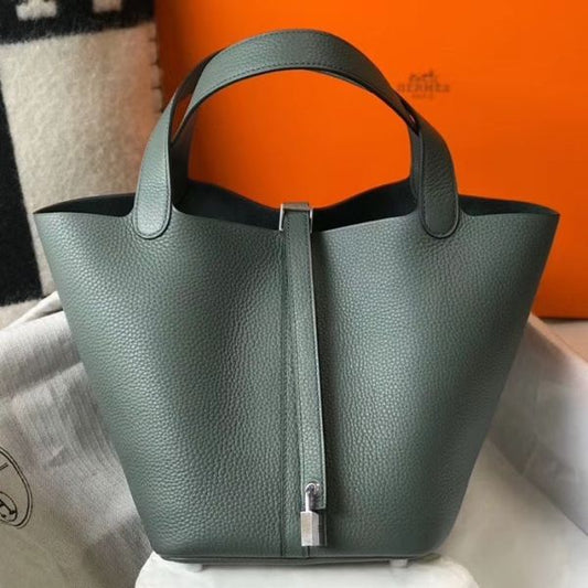 HERM Picotin Lock 22 Bag In Vert Amande Clemence Leather