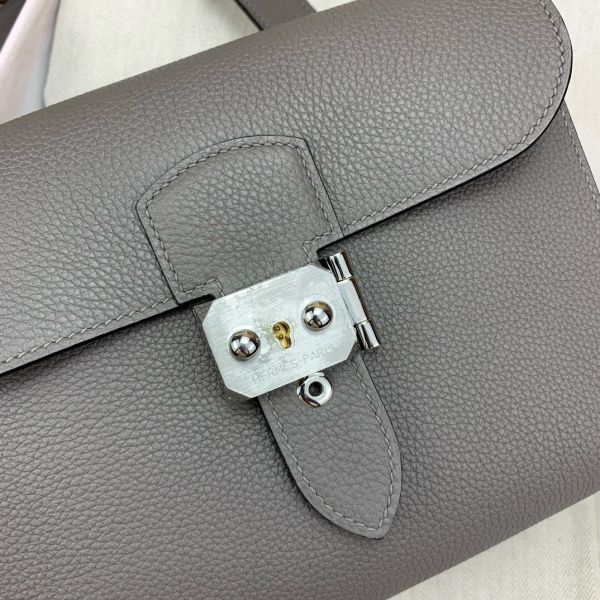 HERM Sac a Depeches 21 Bag in Etain Clemence Leather