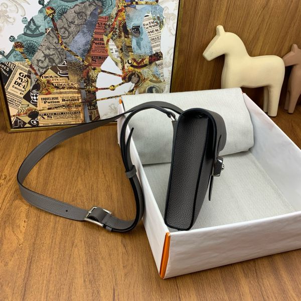 HERM Sac a Depeches 21 Bag in Etain Clemence Leather