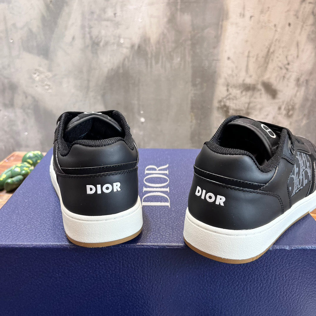 DIO Sneakers