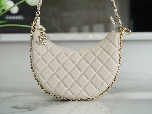 CHA 23p Hobo Bag